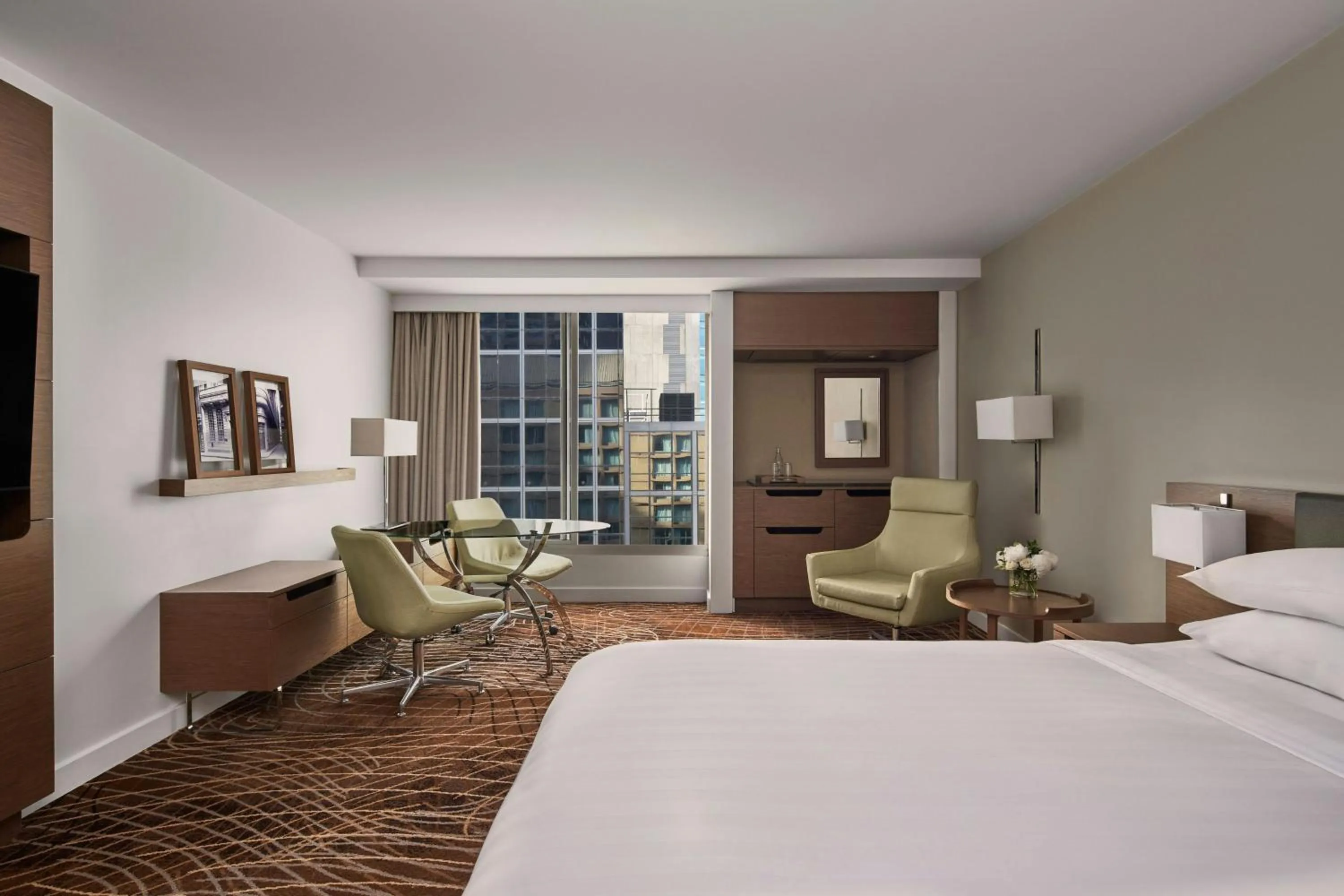 Photo of the whole room, Bed in Melbourne Marriott Hotel