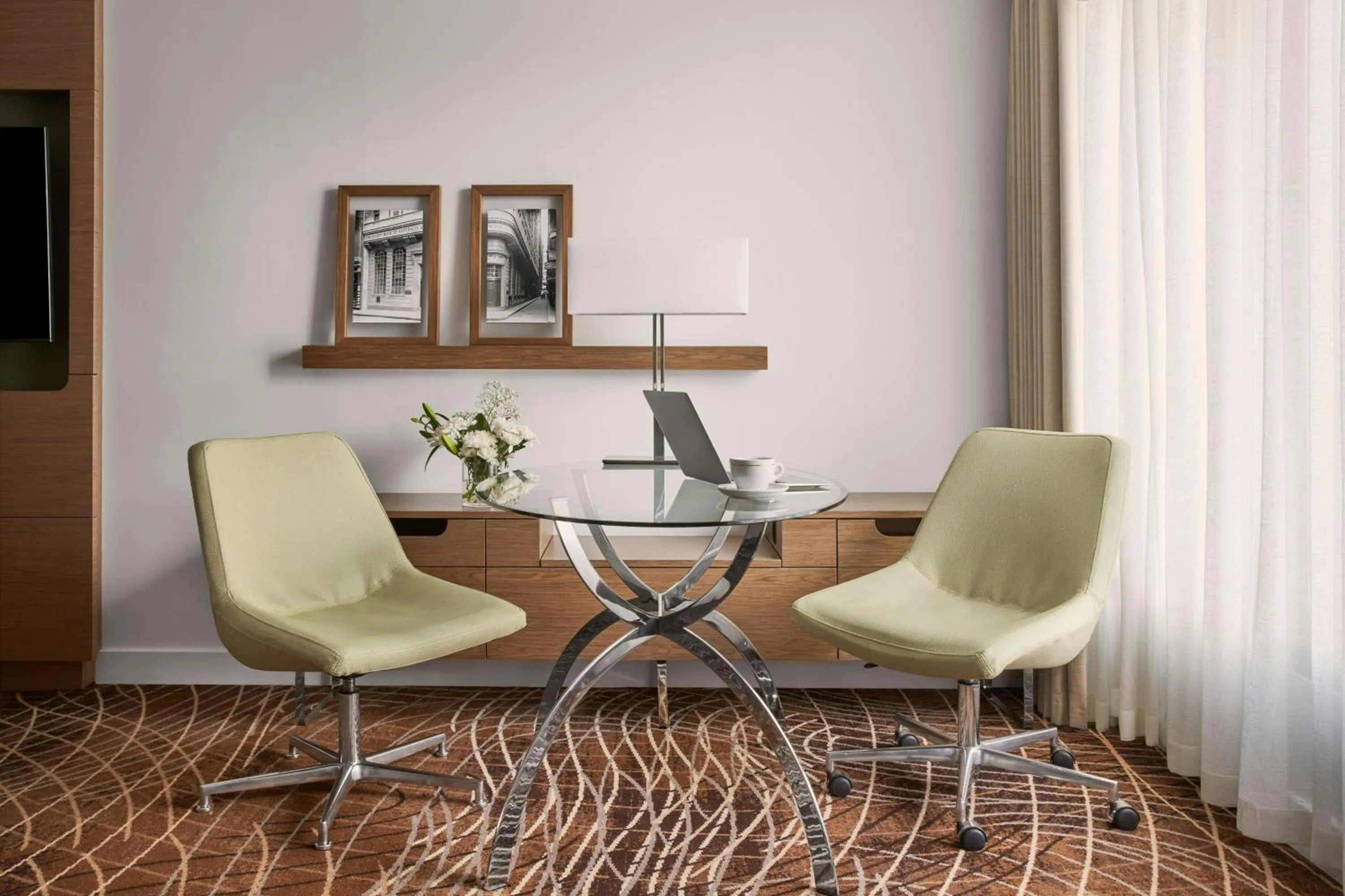 Photo of the whole room in Melbourne Marriott Hotel