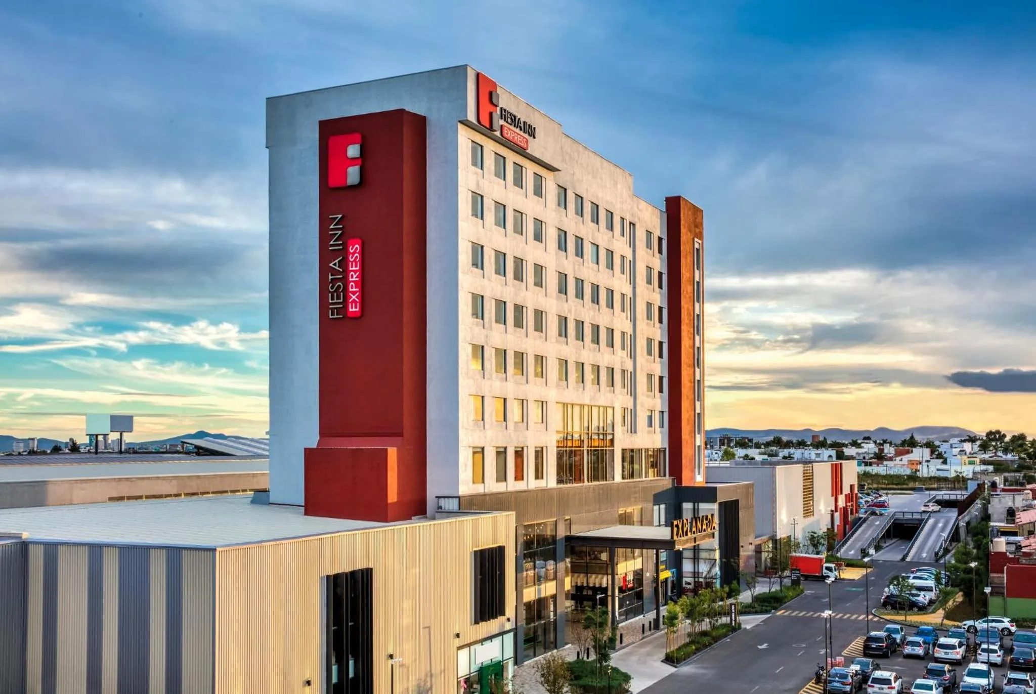 Property building in Fiesta Inn Express Puebla Explanada