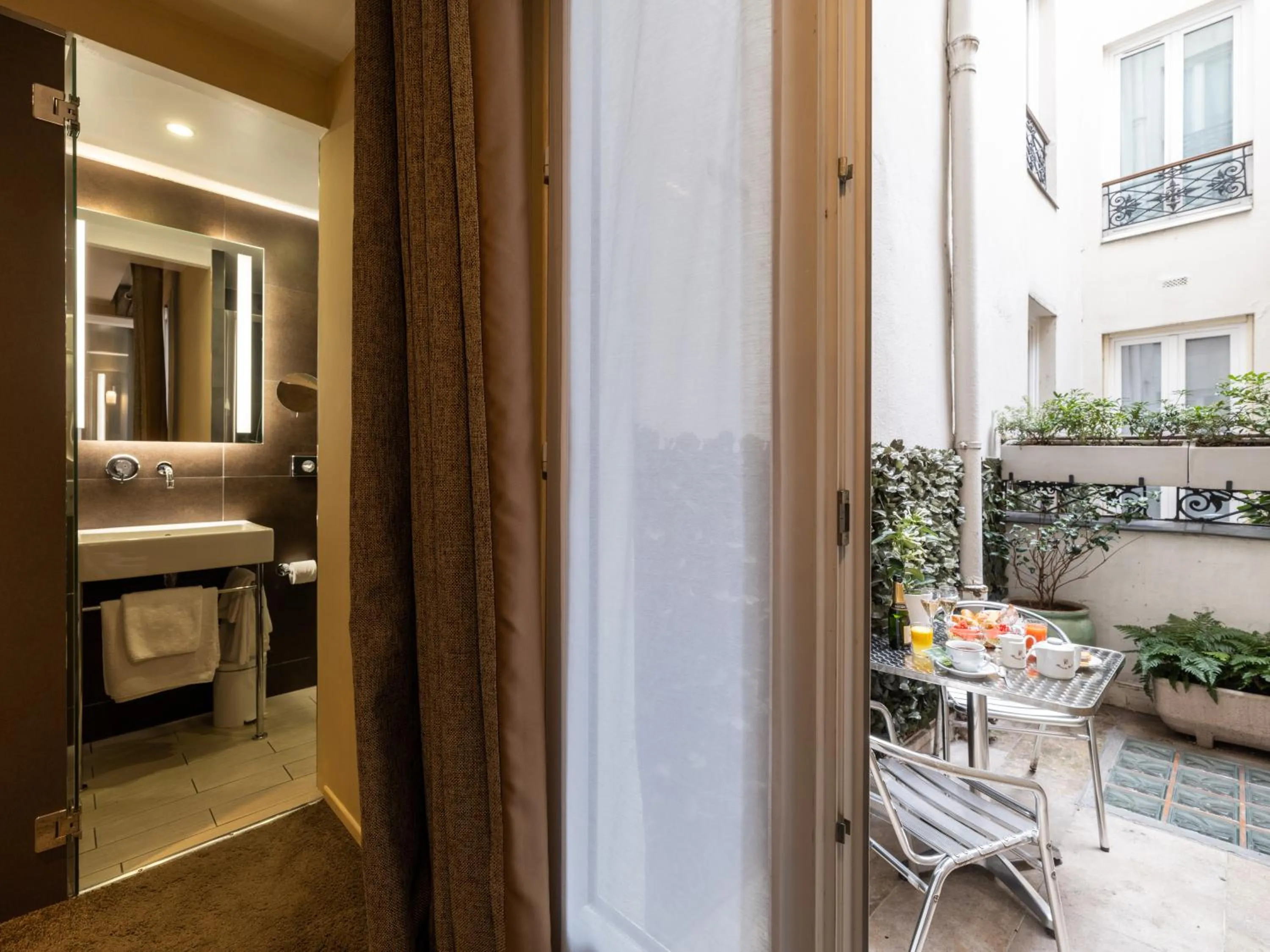 Patio in Hotel Minerve