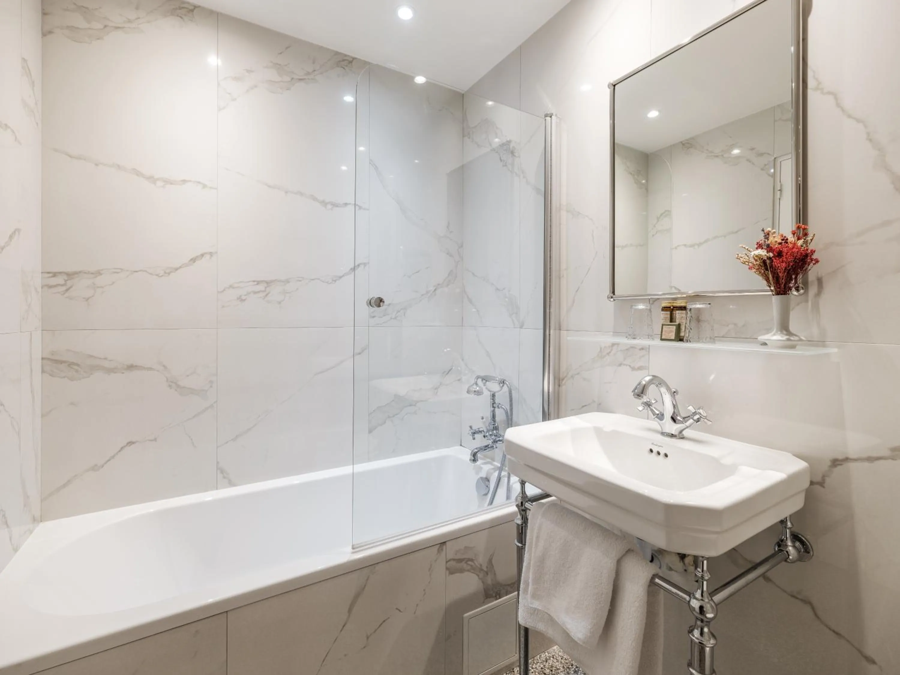 Shower in Hotel Minerve