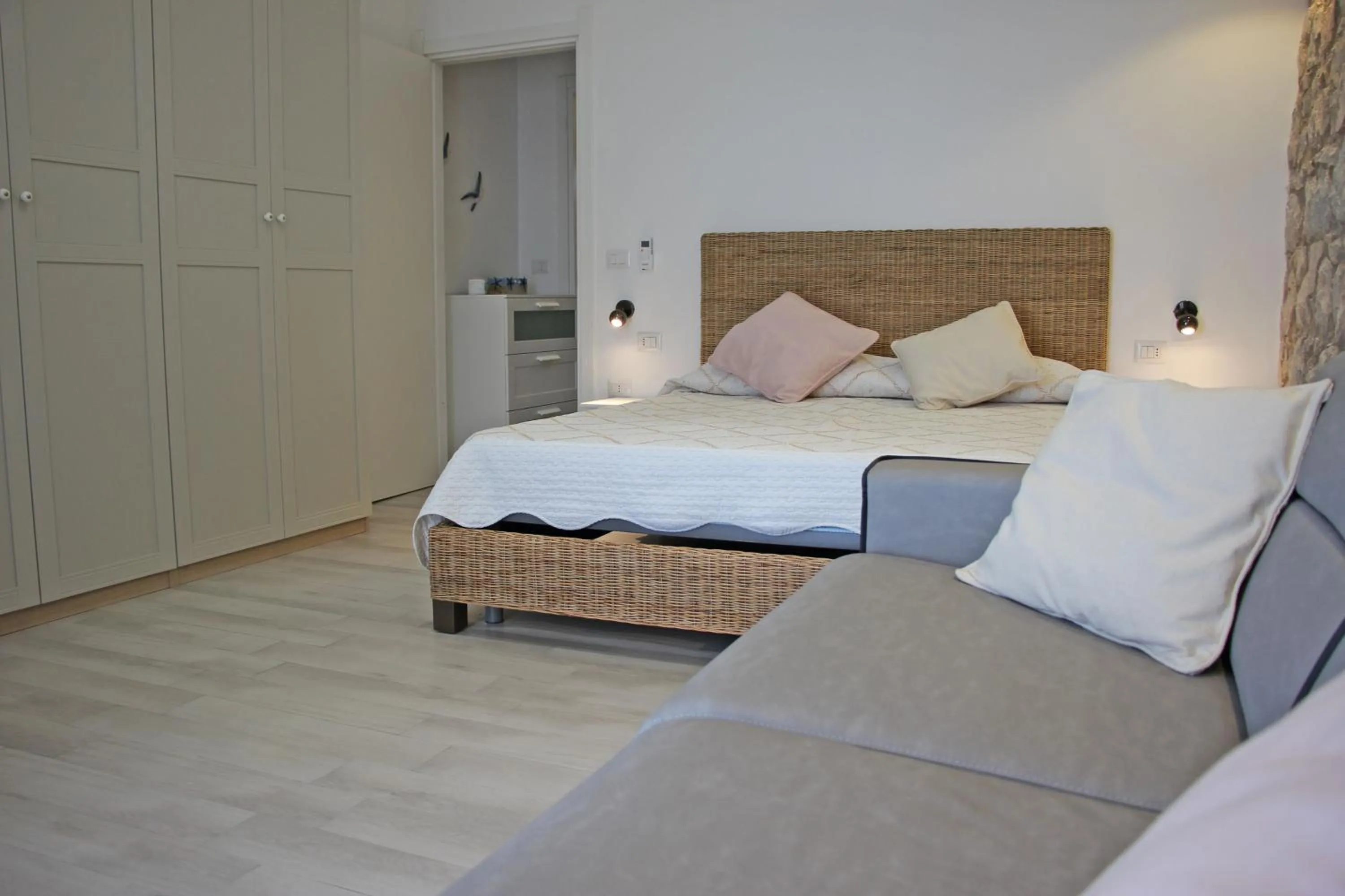 Photo of the whole room in Sulmare