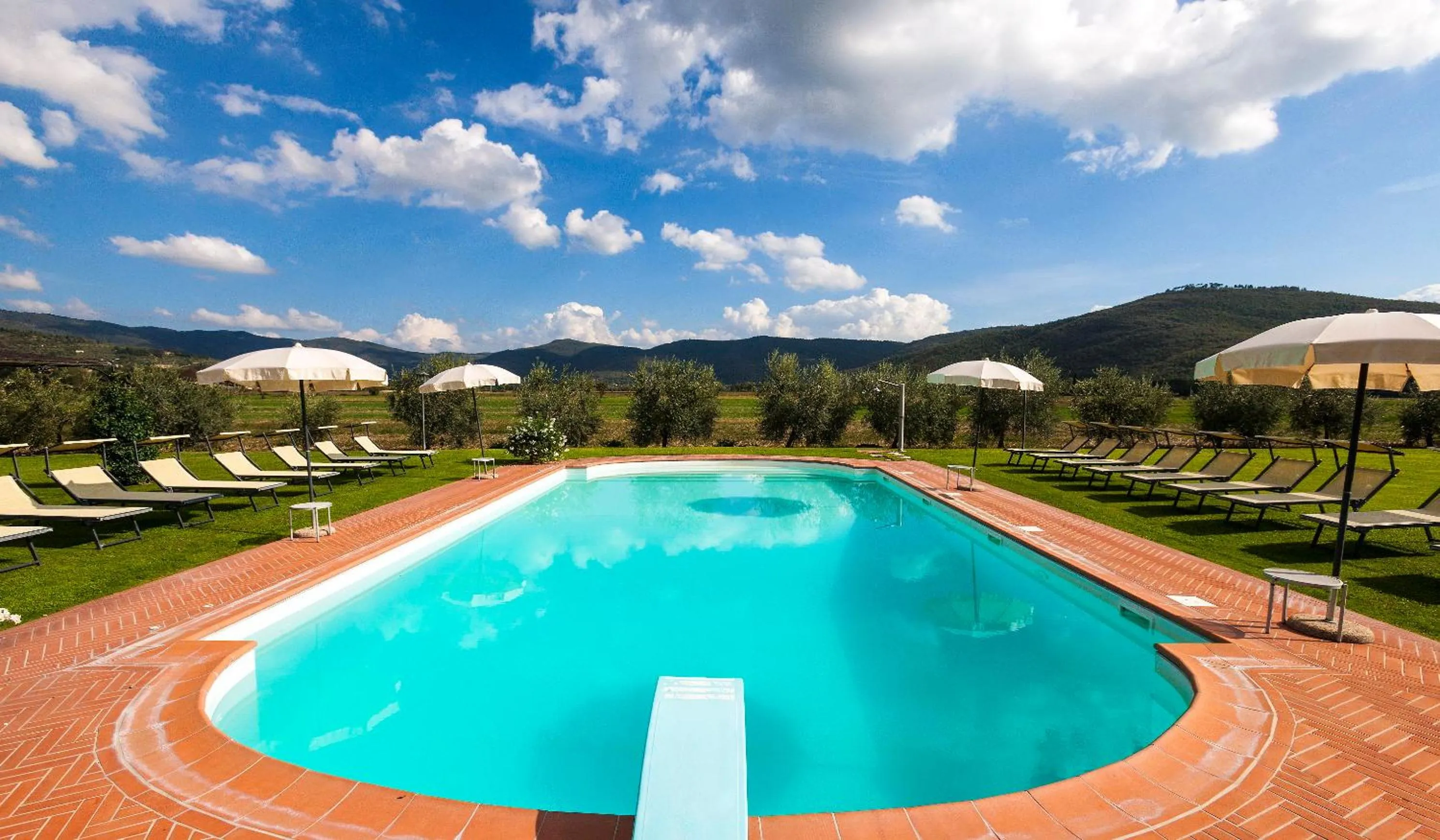 Swimming pool in Agriturismo I Pagliai