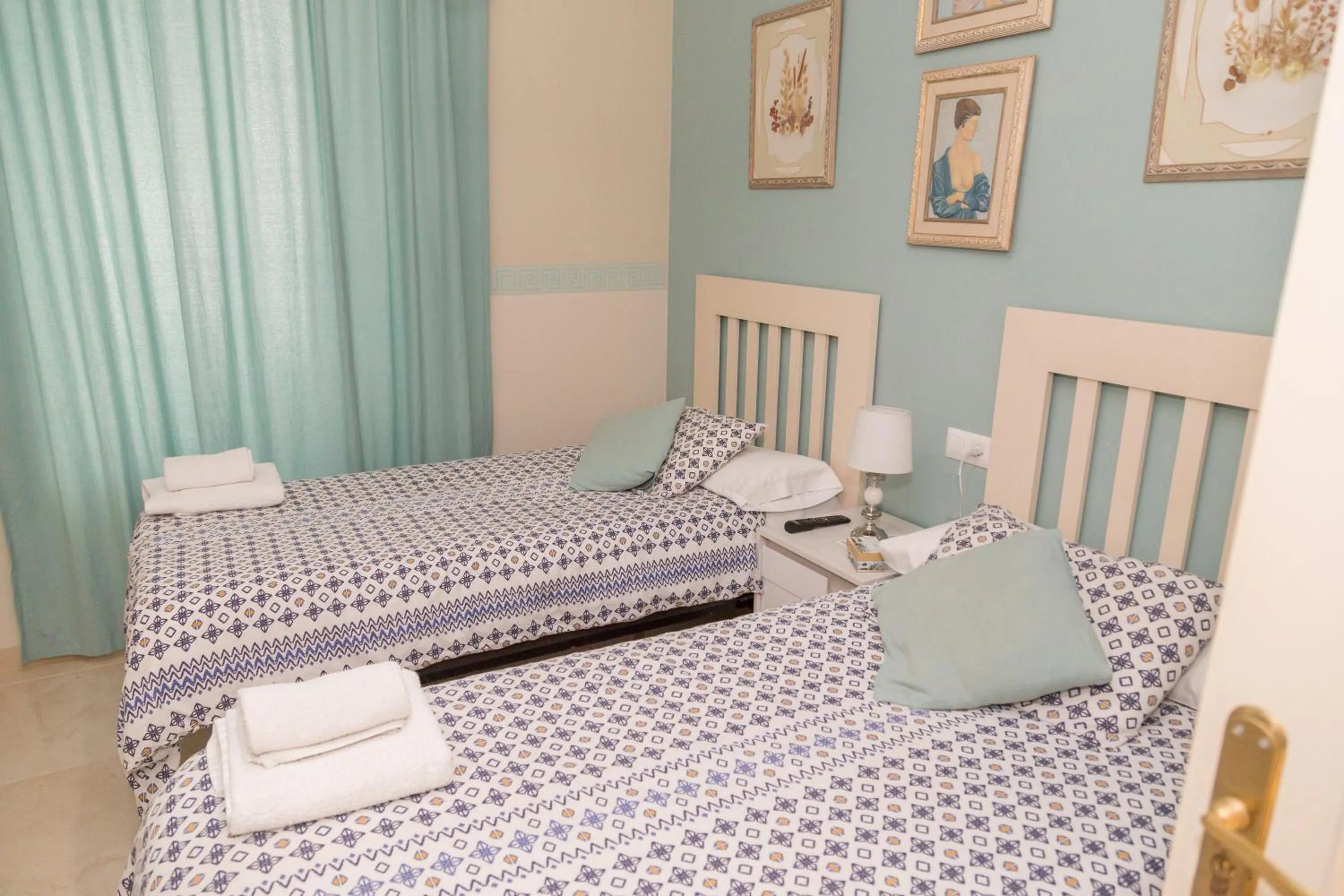 Photo of the whole room, Bed in Pension Internacional