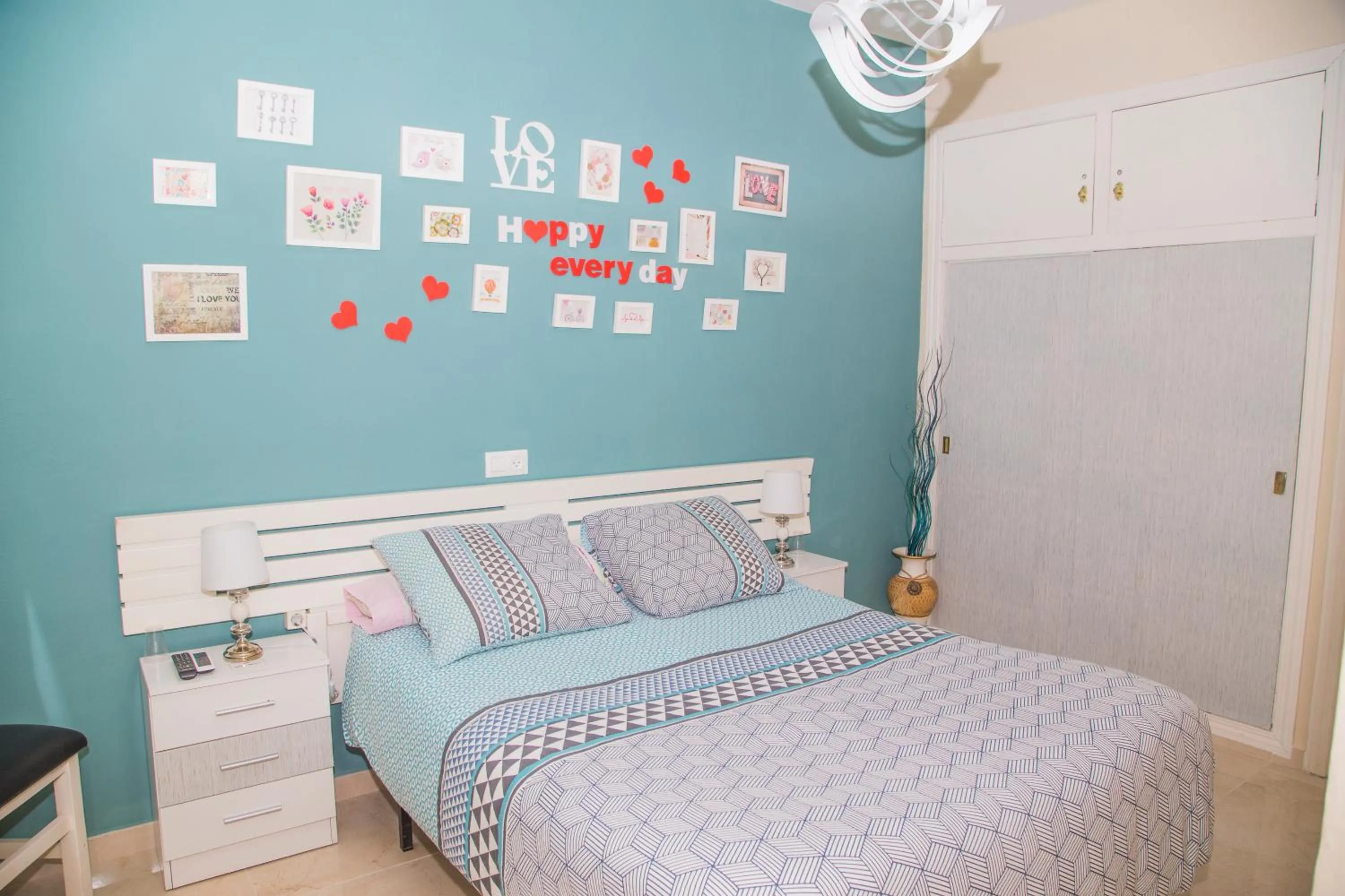 Photo of the whole room, Bed in Pension Internacional