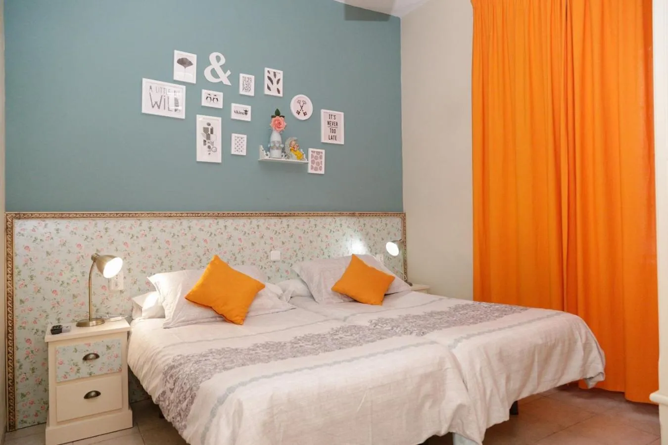 Photo of the whole room, Bed in Pension Internacional