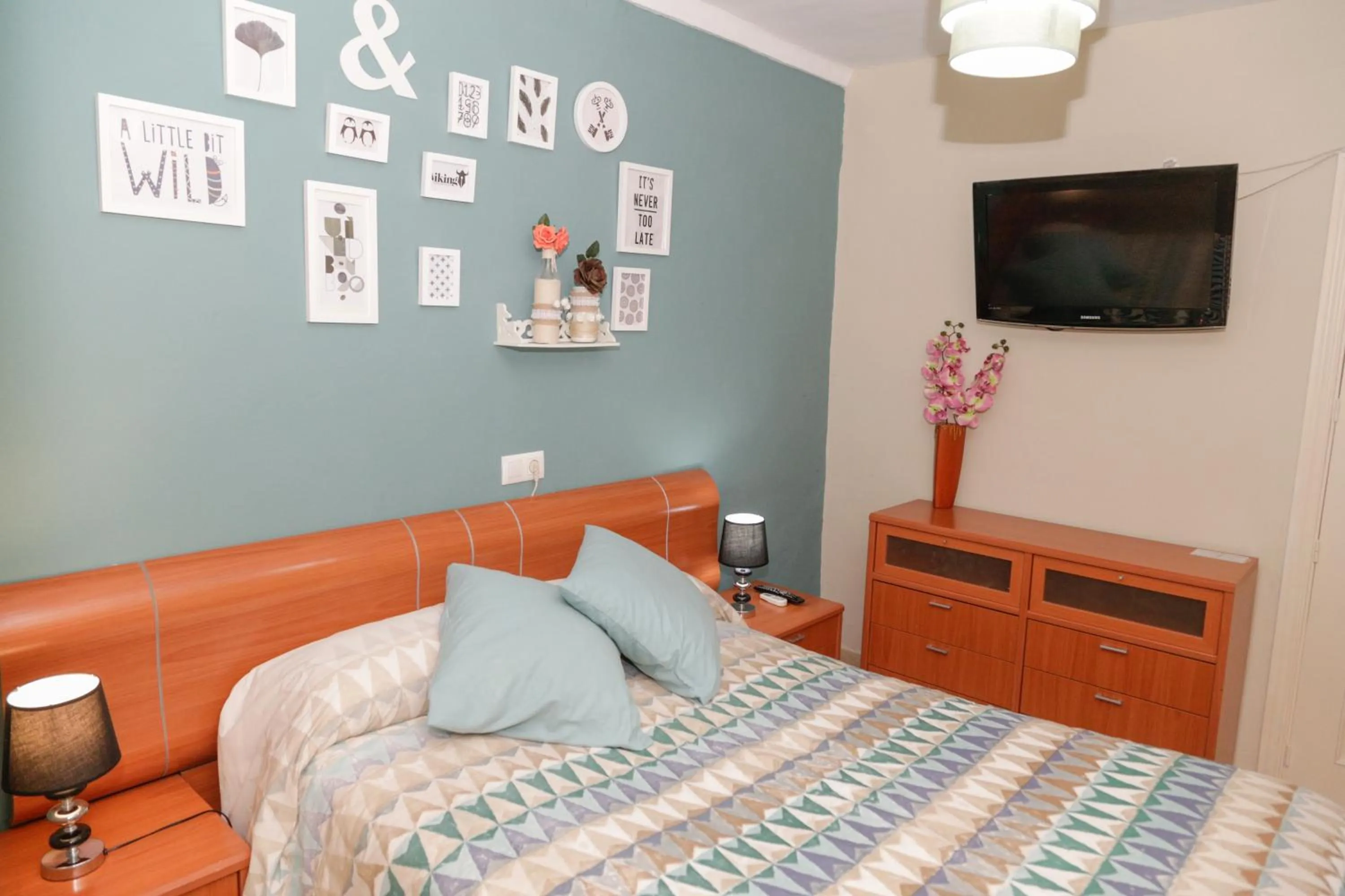 Photo of the whole room, Bed in Pension Internacional