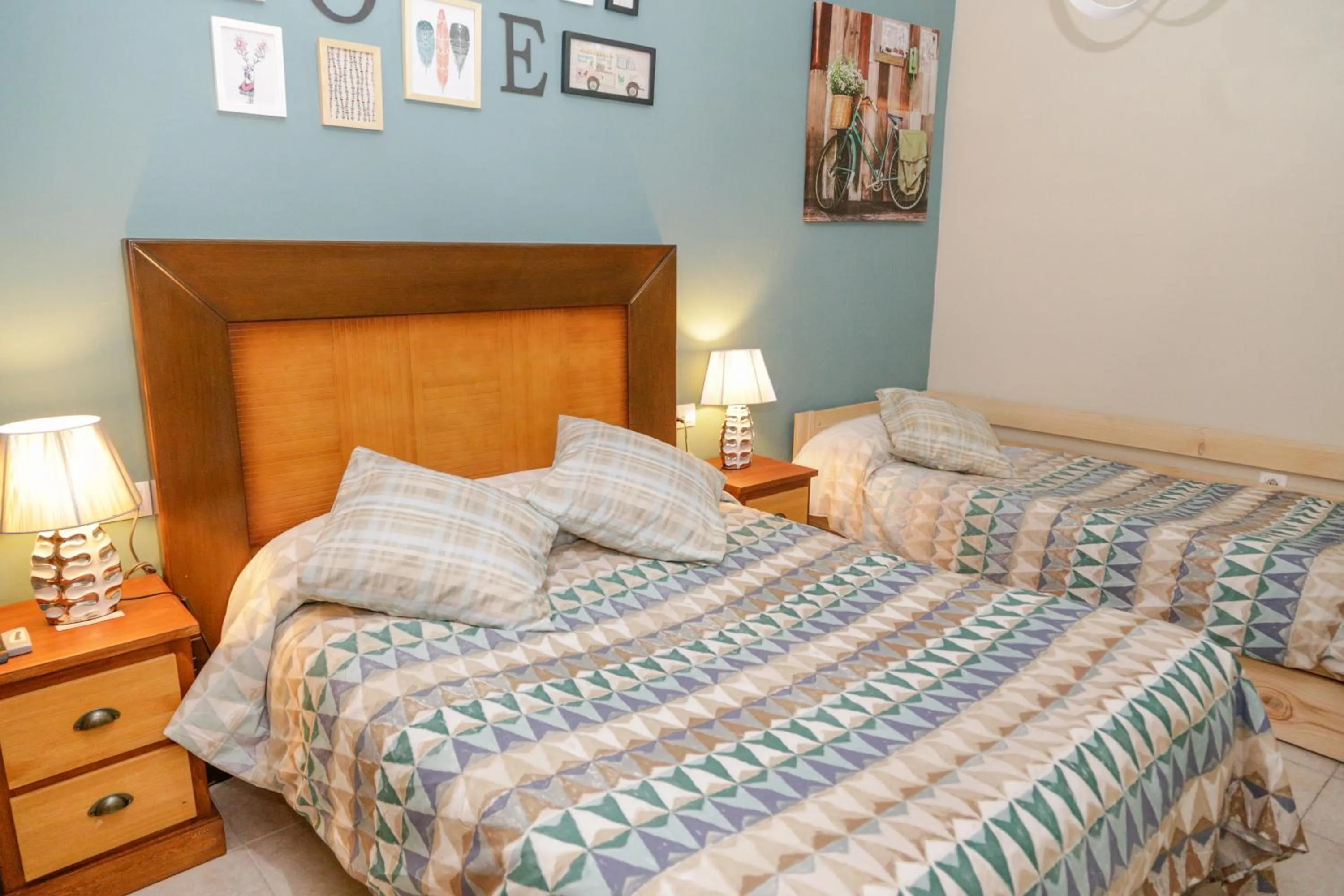 Photo of the whole room, Bed in Pension Internacional