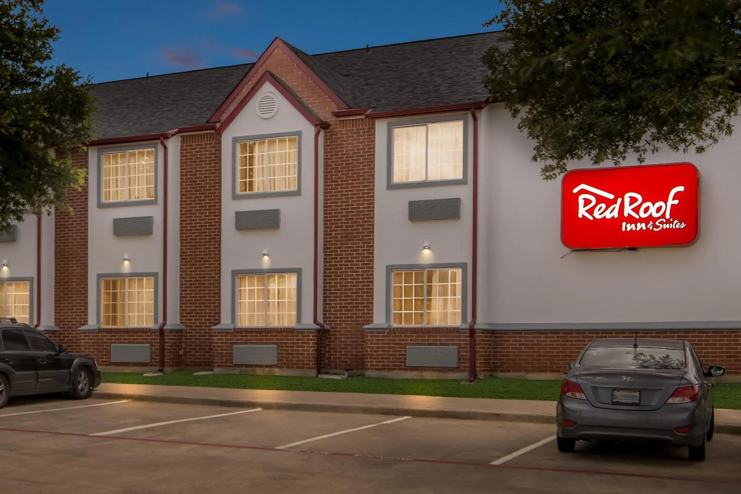 Facade/entrance in Red Roof Inn & Suites Euless - DFW Airport Southwest