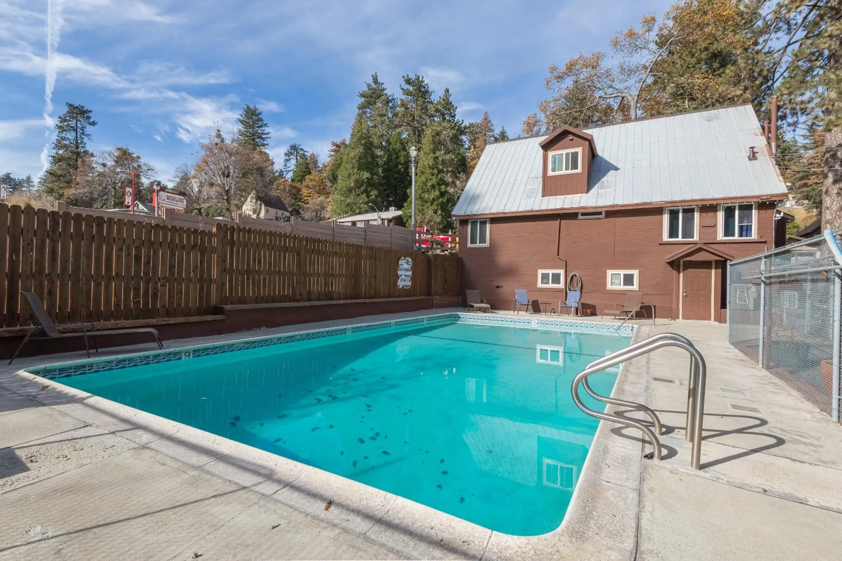 Swimming Pool in Sleepy Hollow Cabins & Hotel