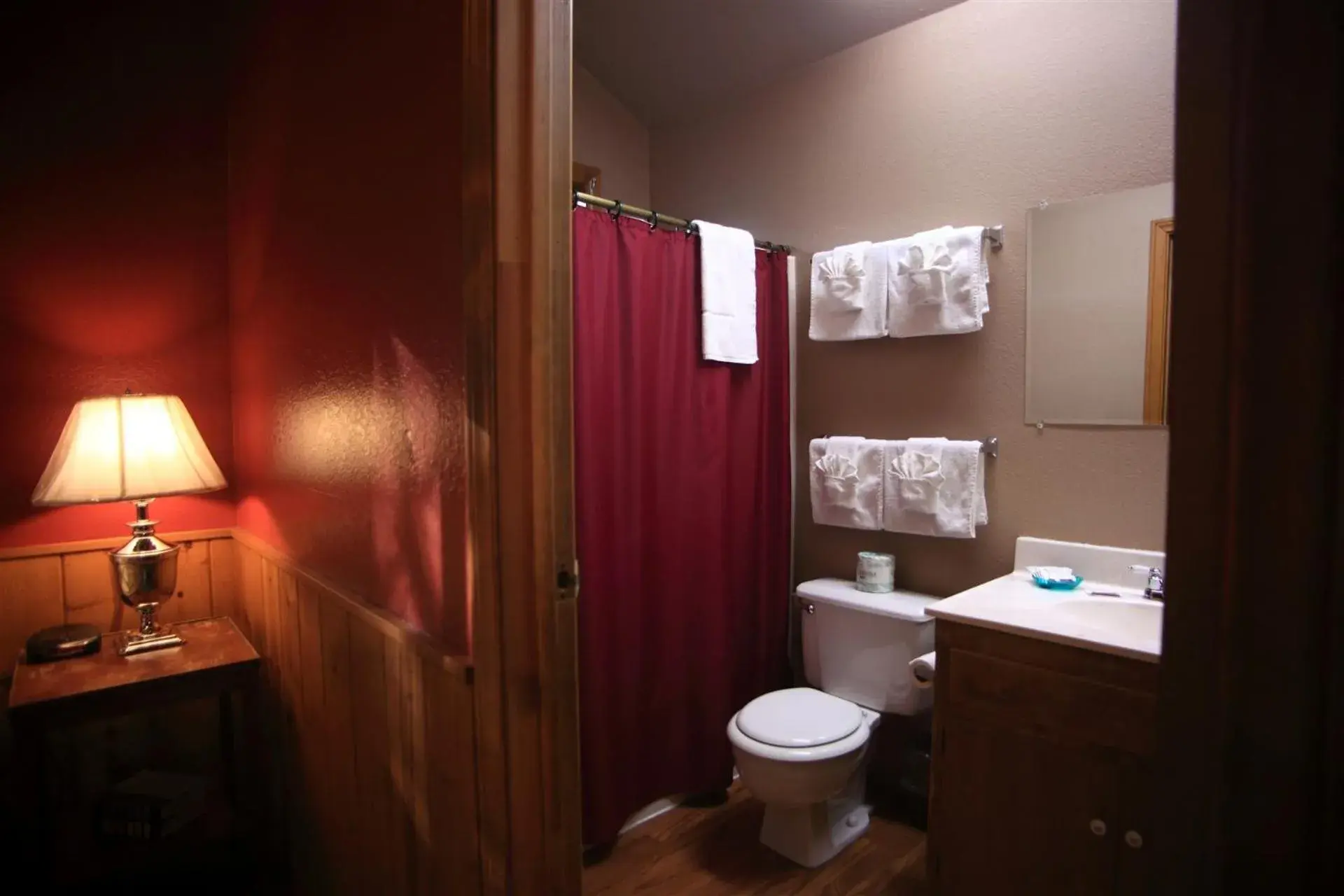 Bathroom in Sleepy Hollow Cabins & Hotel