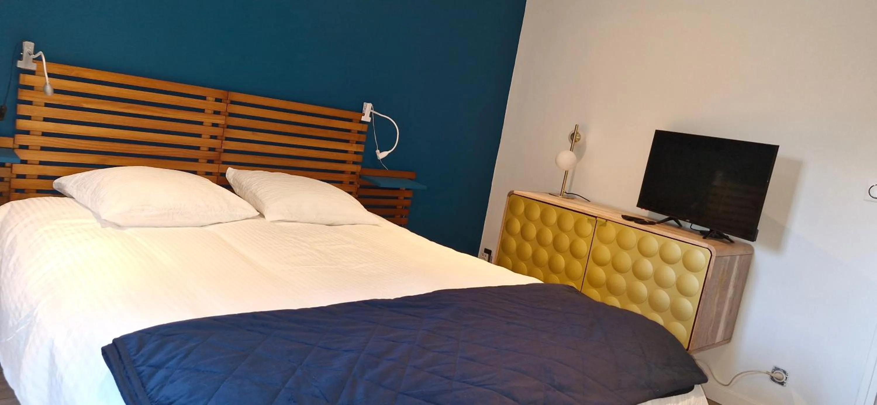 Bed in Le jardin bernard PERRIER