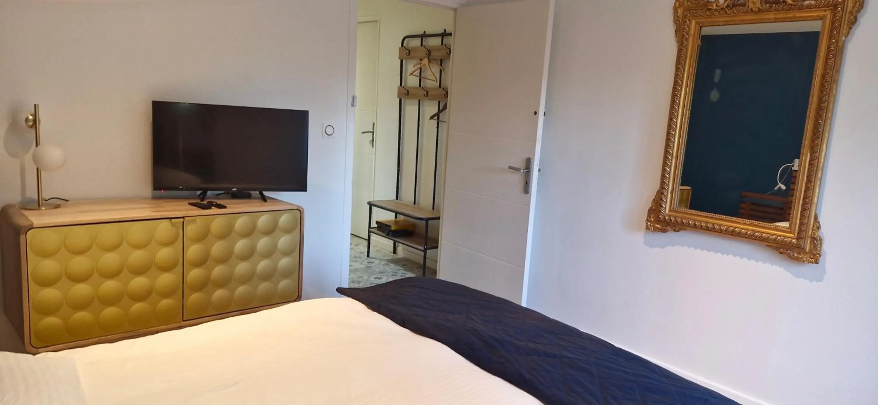 Bed in Le jardin bernard PERRIER