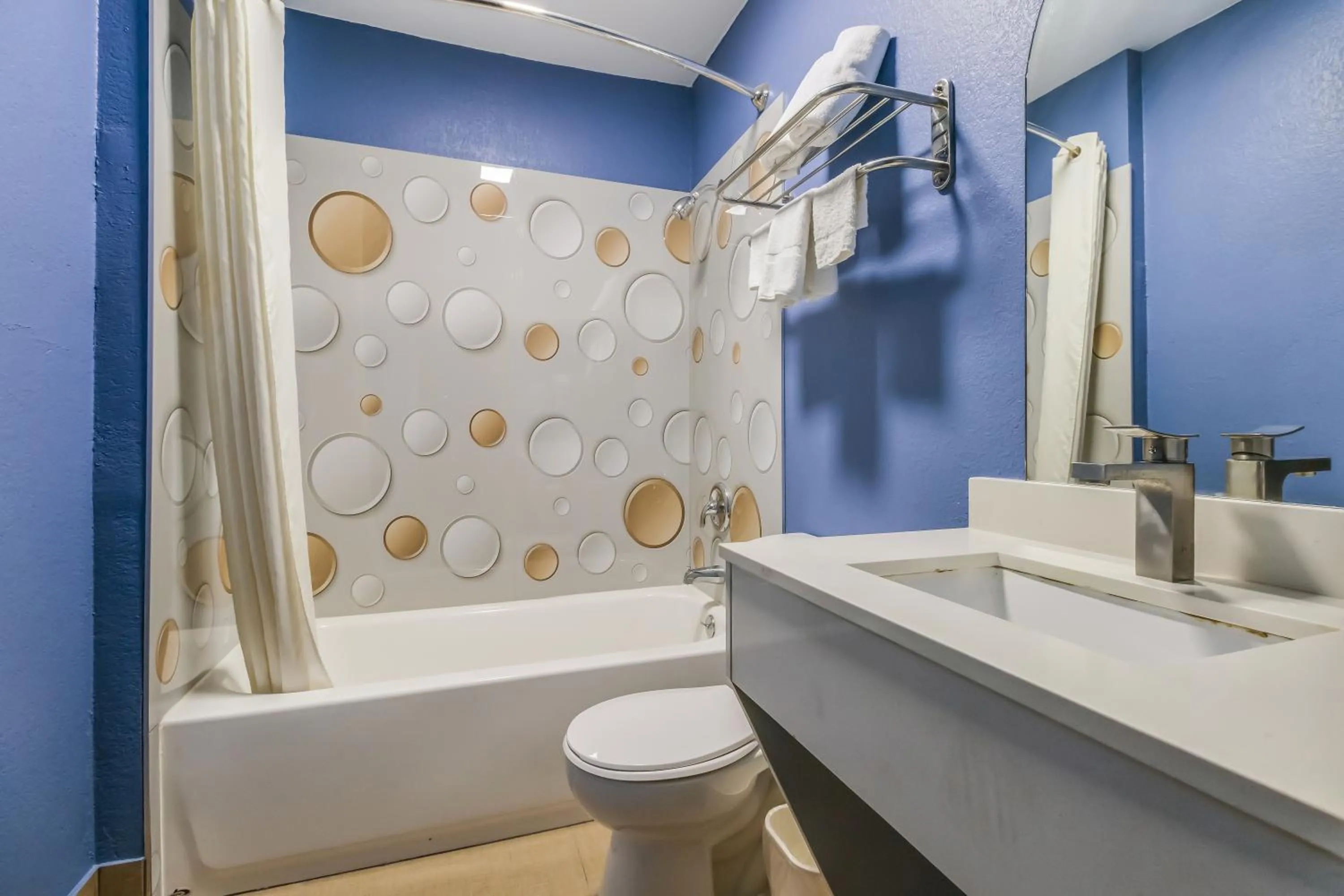 Bathroom in Scottish Inns