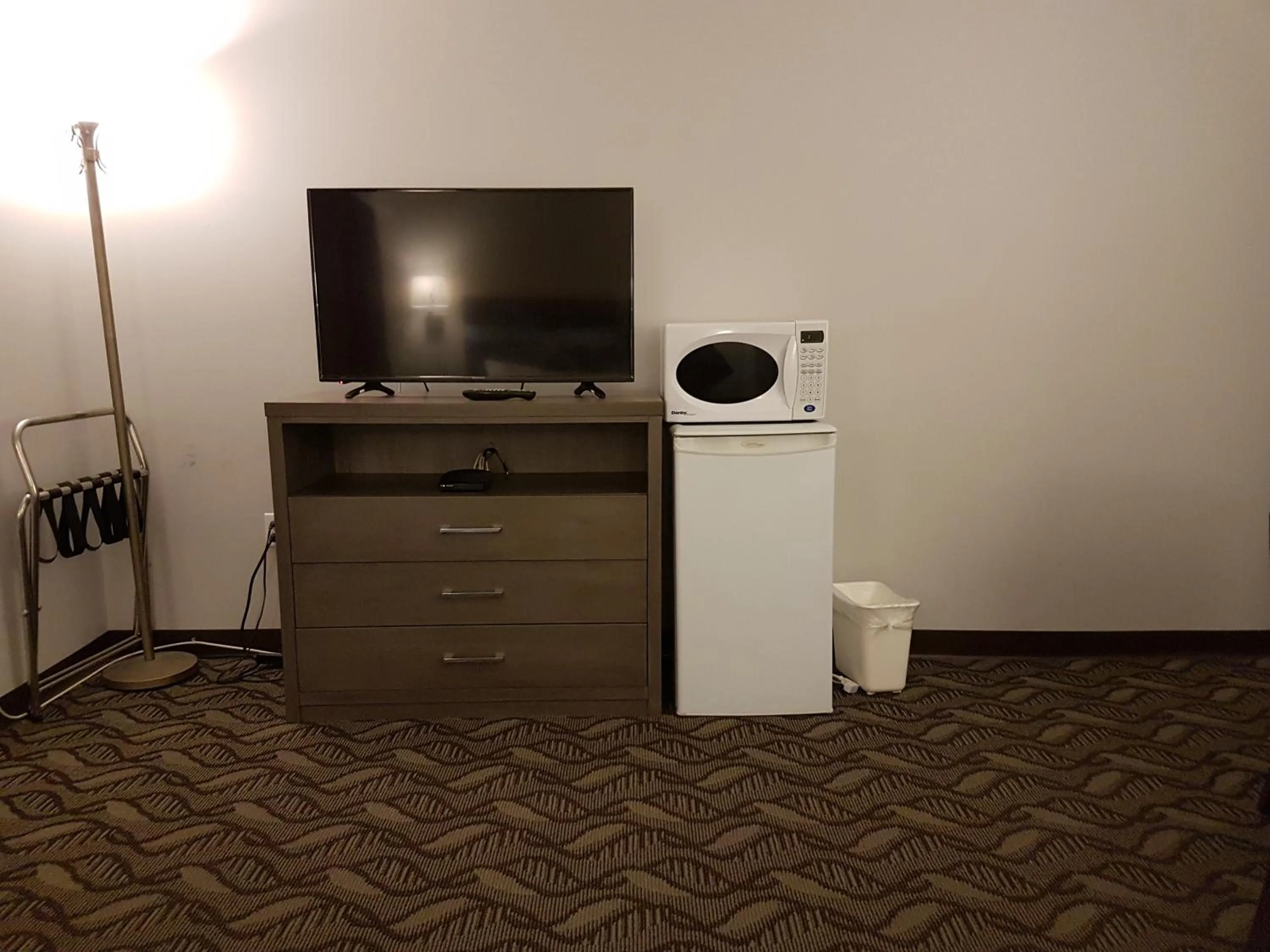 TV and multimedia in Holiday Motel & RV Resort