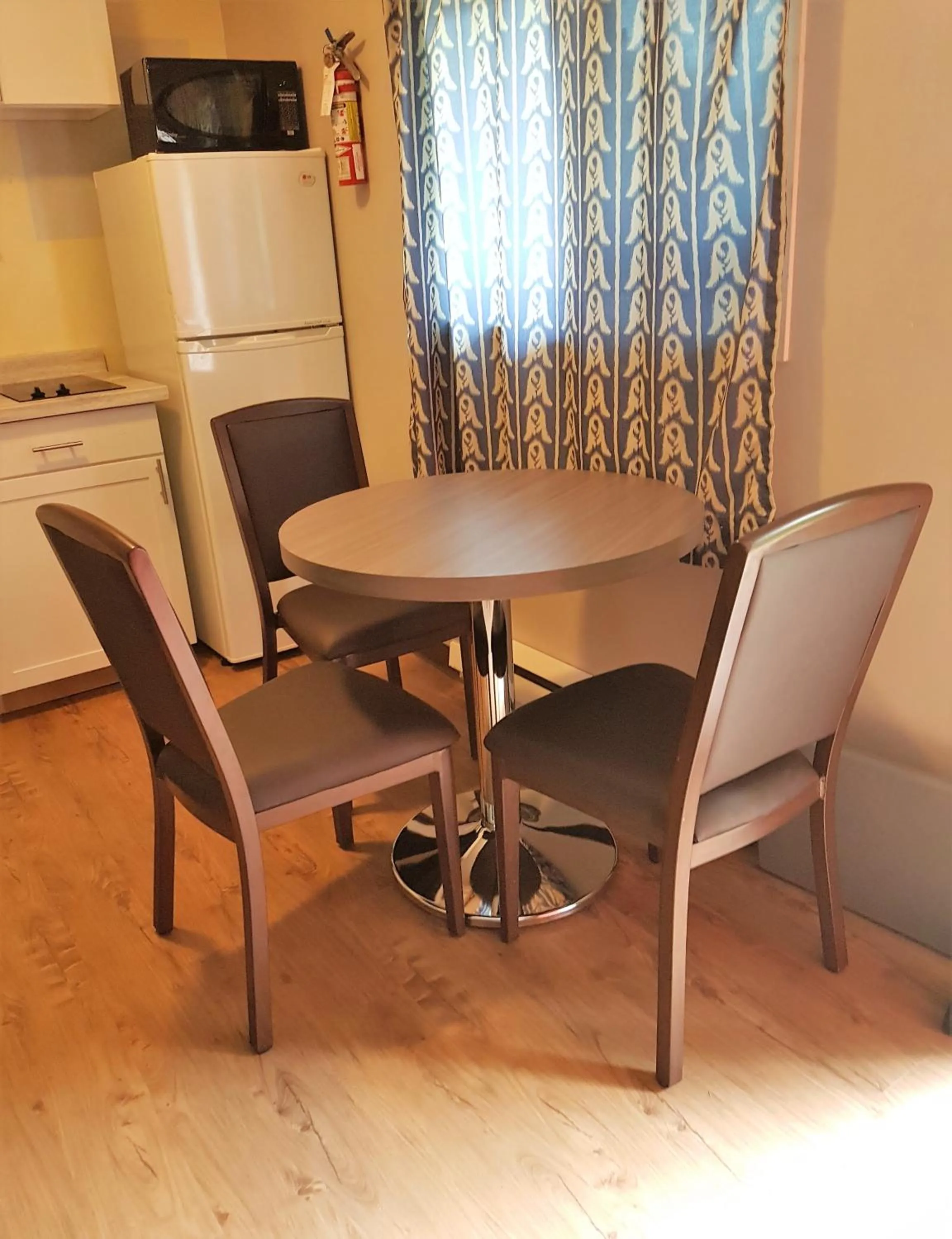 Seating area in Holiday Motel & RV Resort