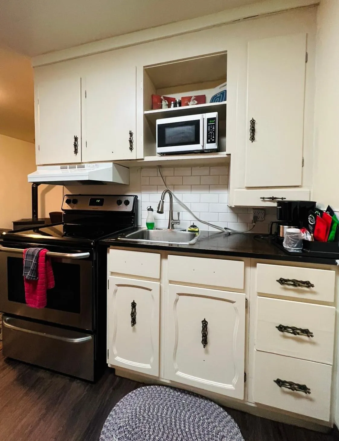 Kitchen or kitchenette in Holiday Motel & RV Resort