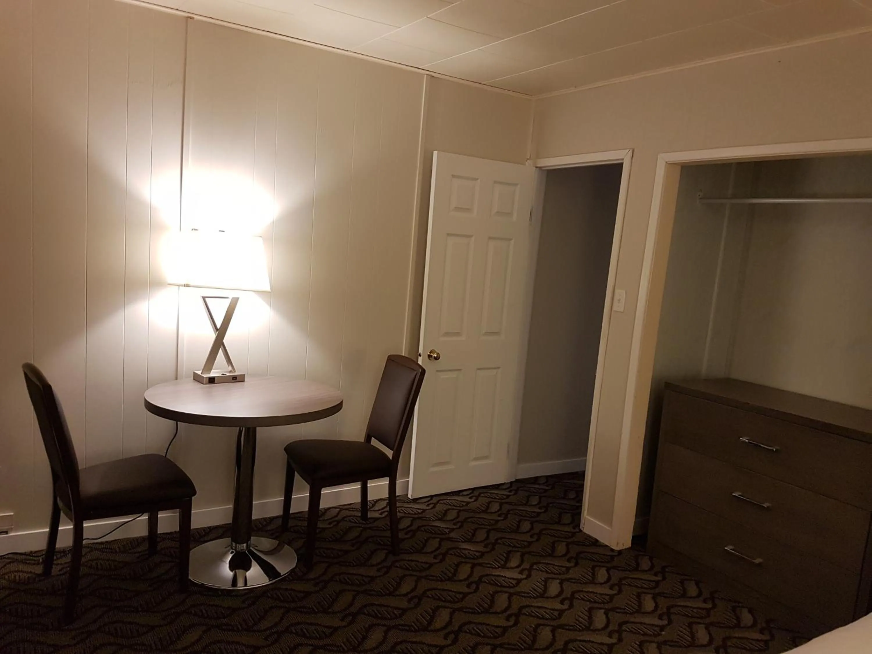 Seating area in Holiday Motel & RV Resort