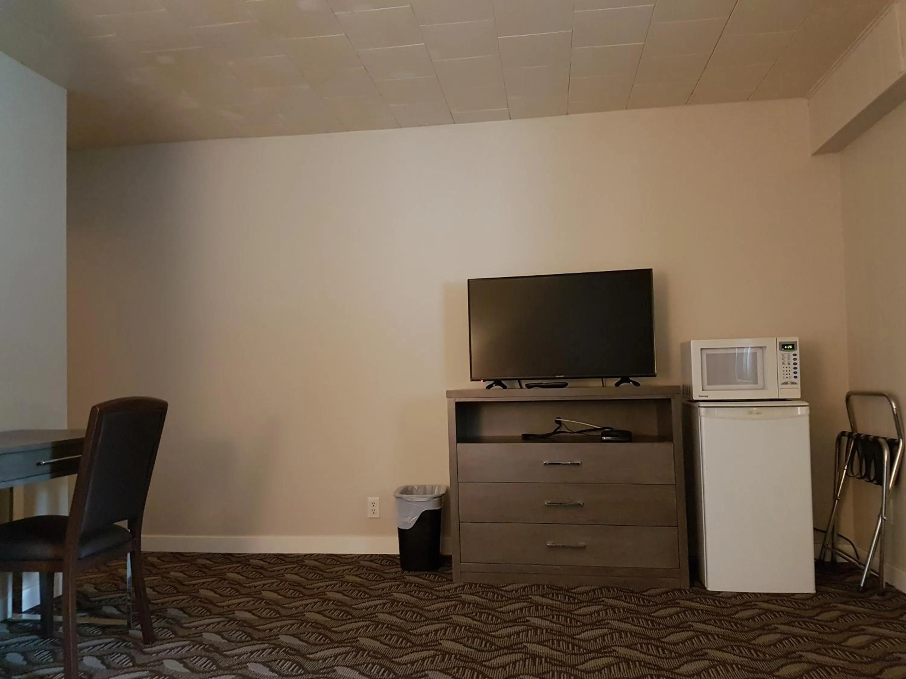 TV and multimedia in Holiday Motel & RV Resort