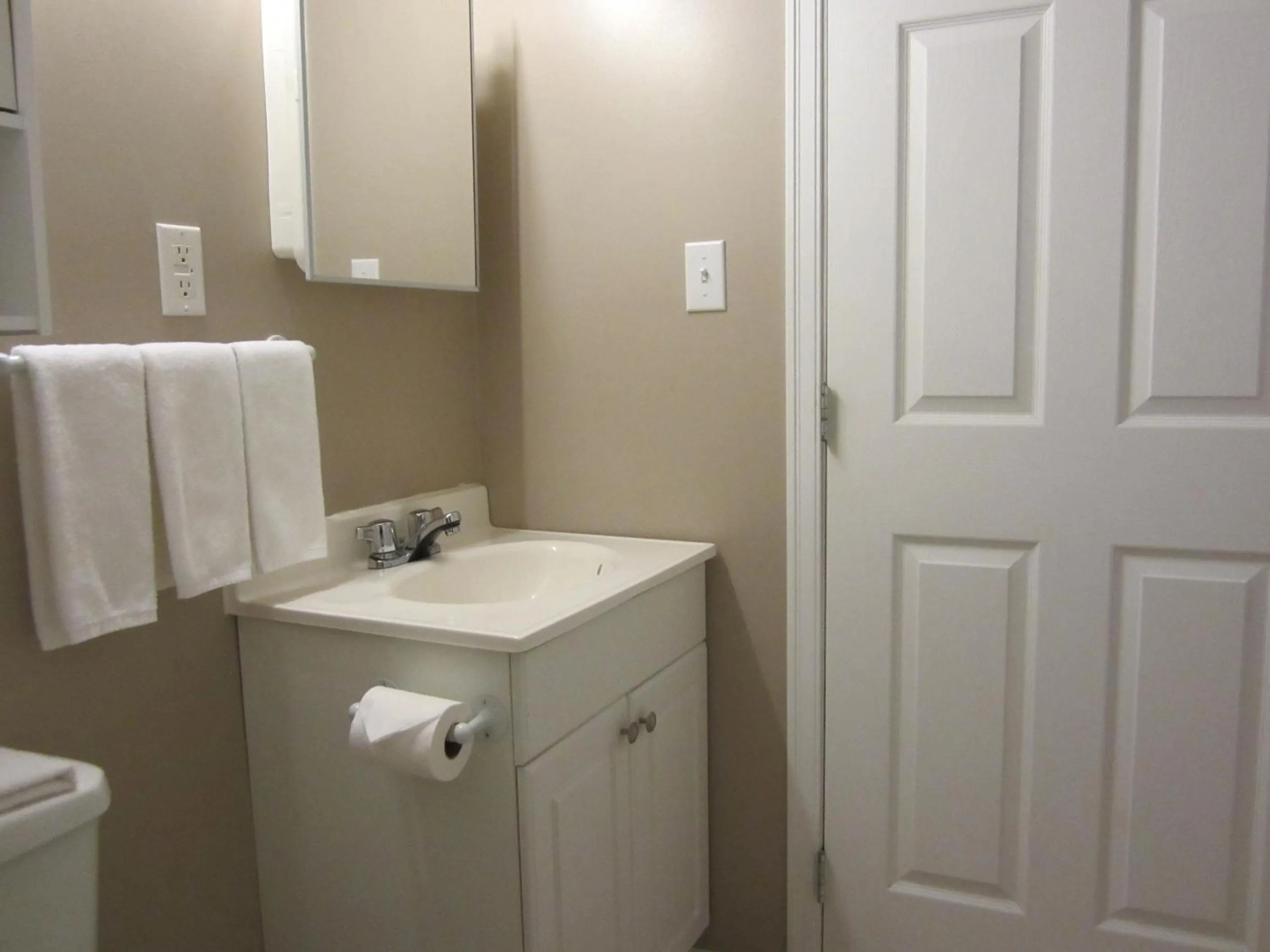 Bathroom in Holiday Motel & RV Resort
