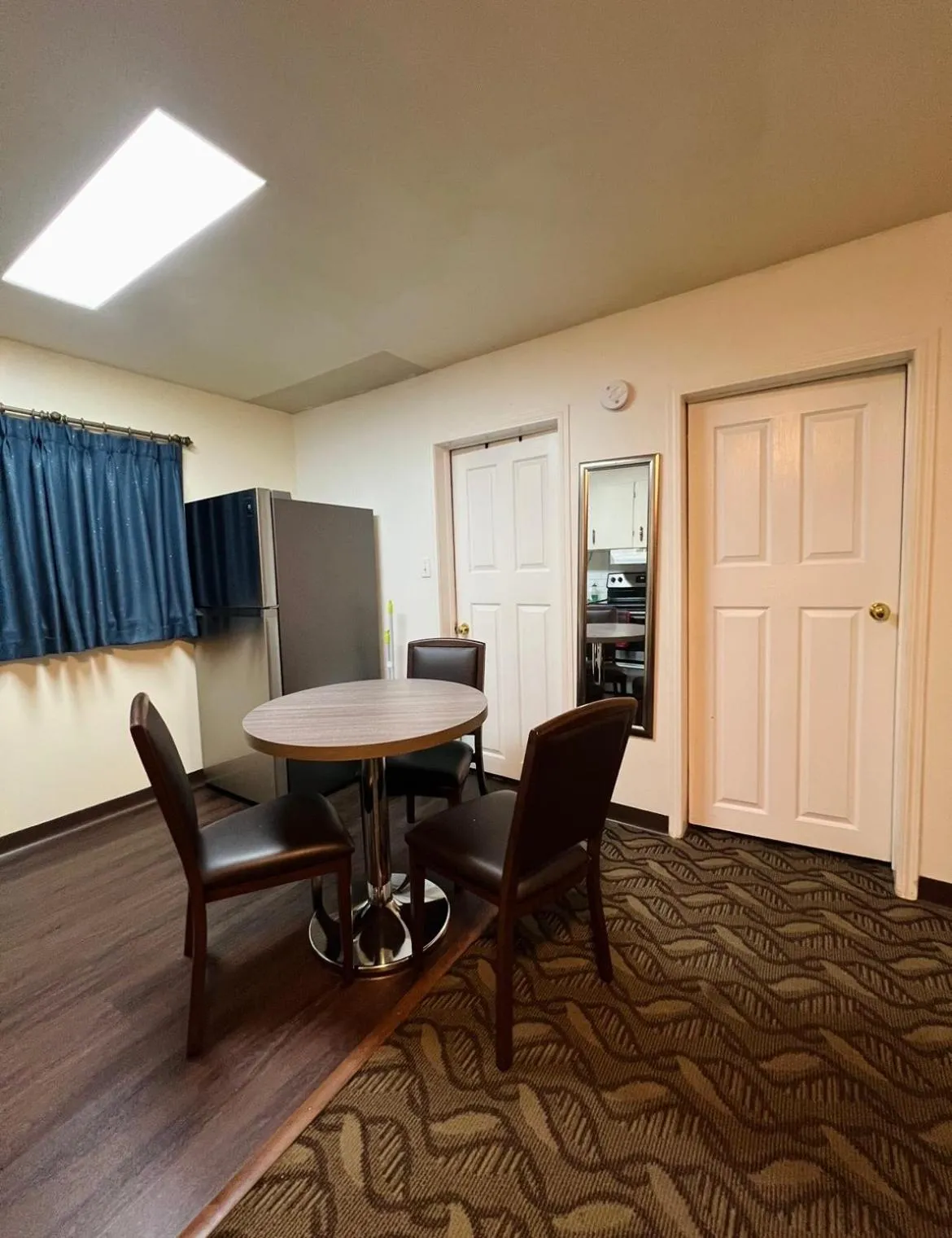 Seating area in Holiday Motel & RV Resort