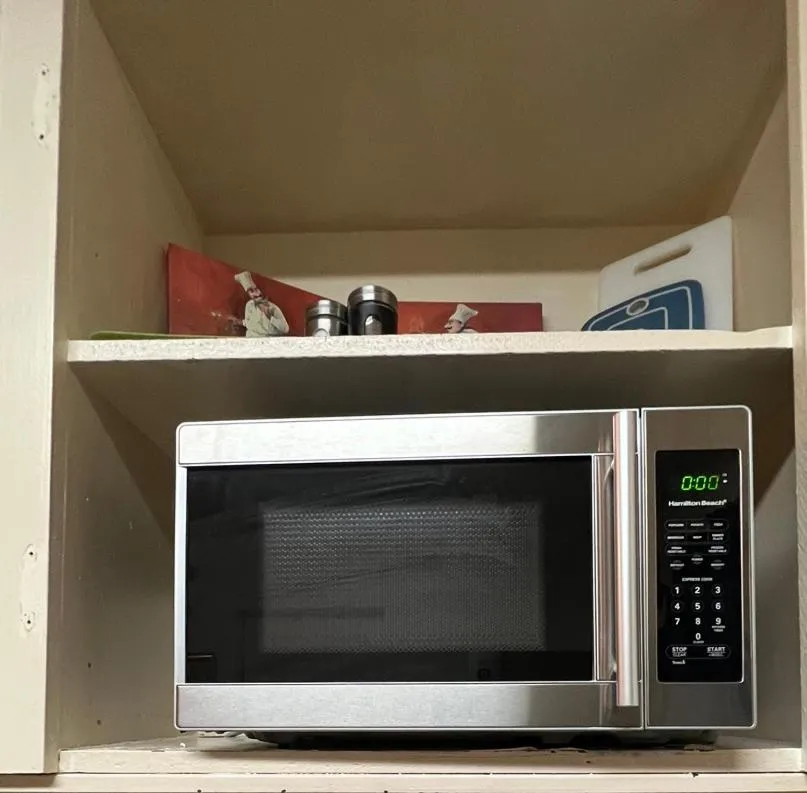microwave in Holiday Motel & RV Resort