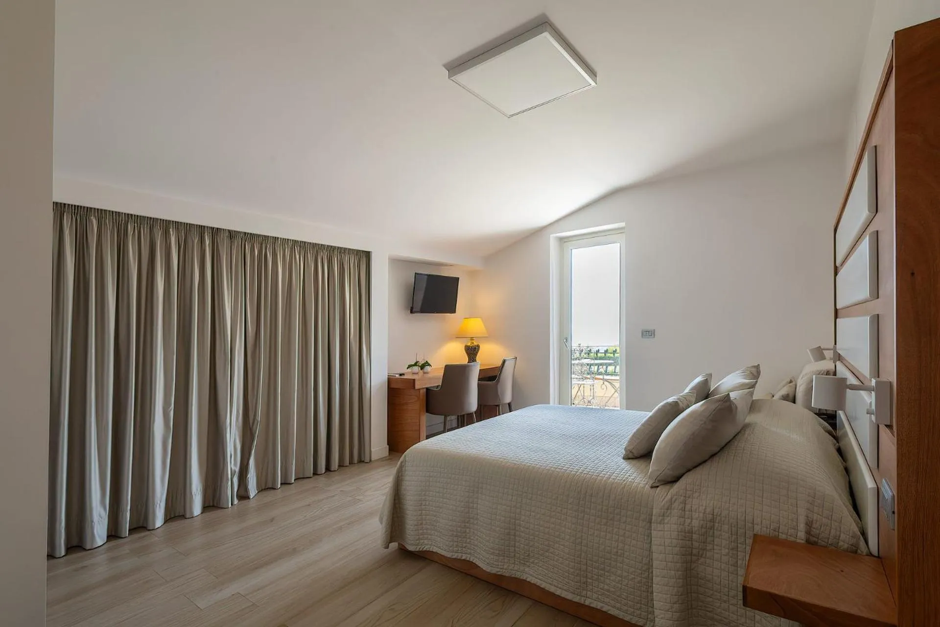 Photo of the whole room, Bed in Villa dei Tigli Resort & SPA