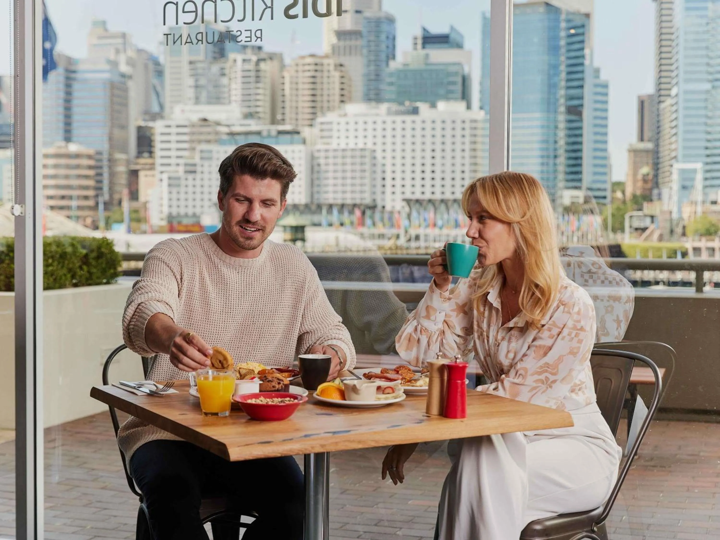 Bedroom in ibis Sydney Darling Harbour