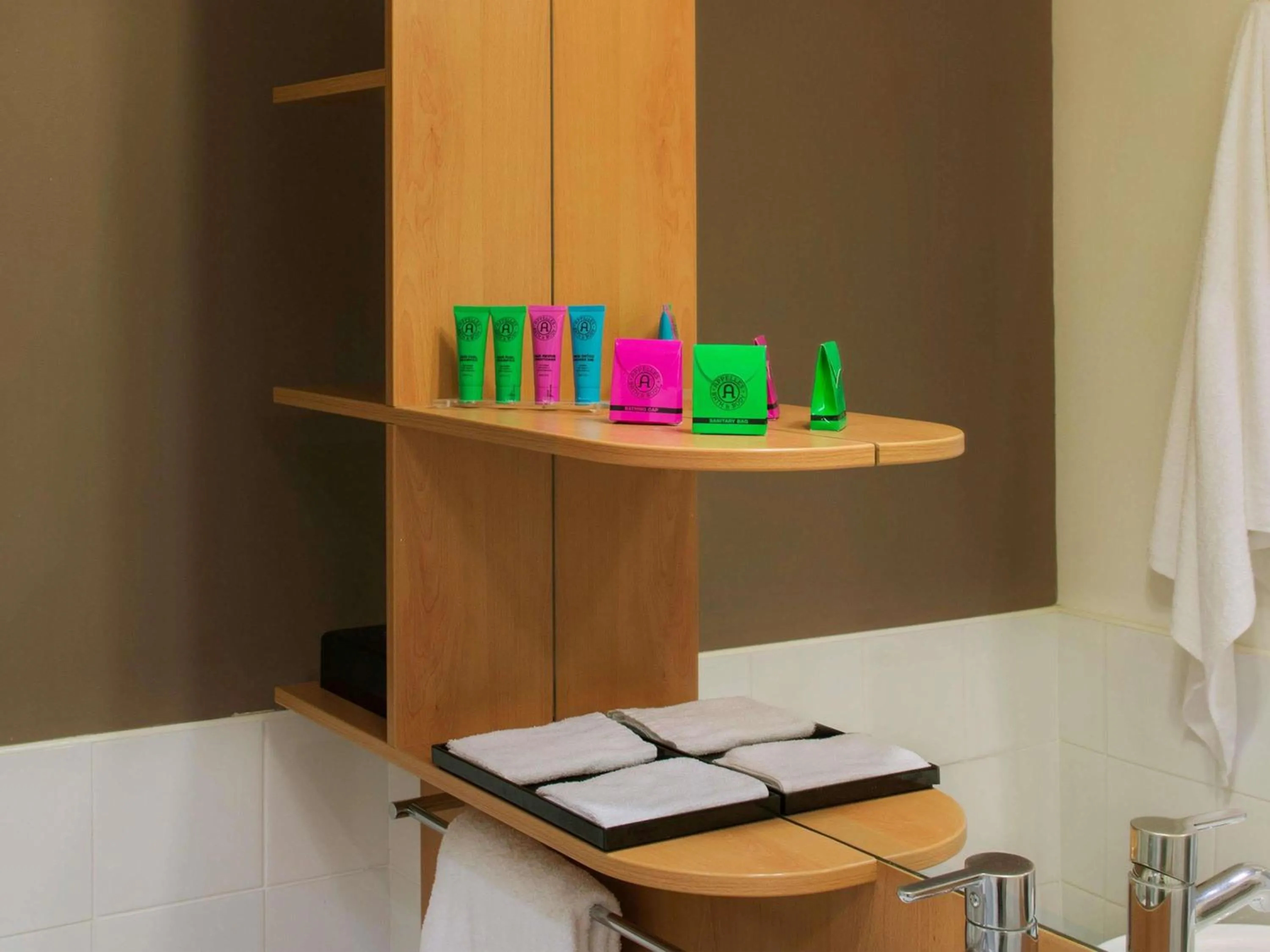 Bedroom in ibis Sydney Darling Harbour