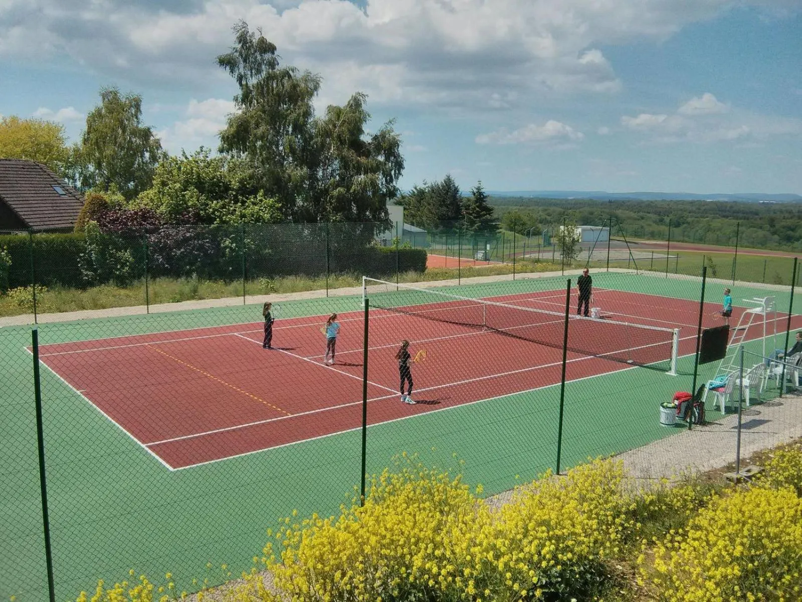 Tennis court in Chambres d'hôtes du Port aux Cerises