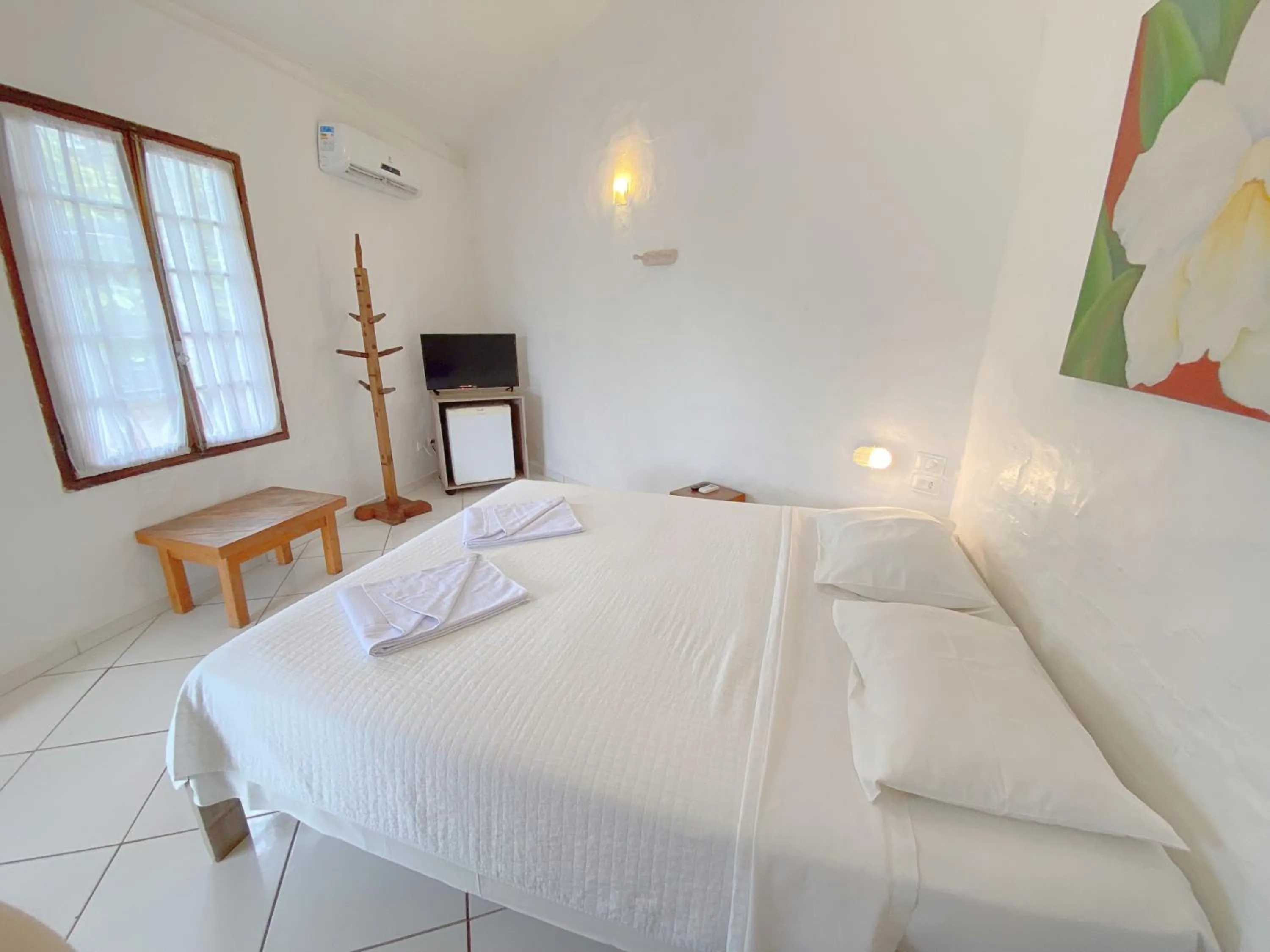 Property building, Bed in Pousada Montemar