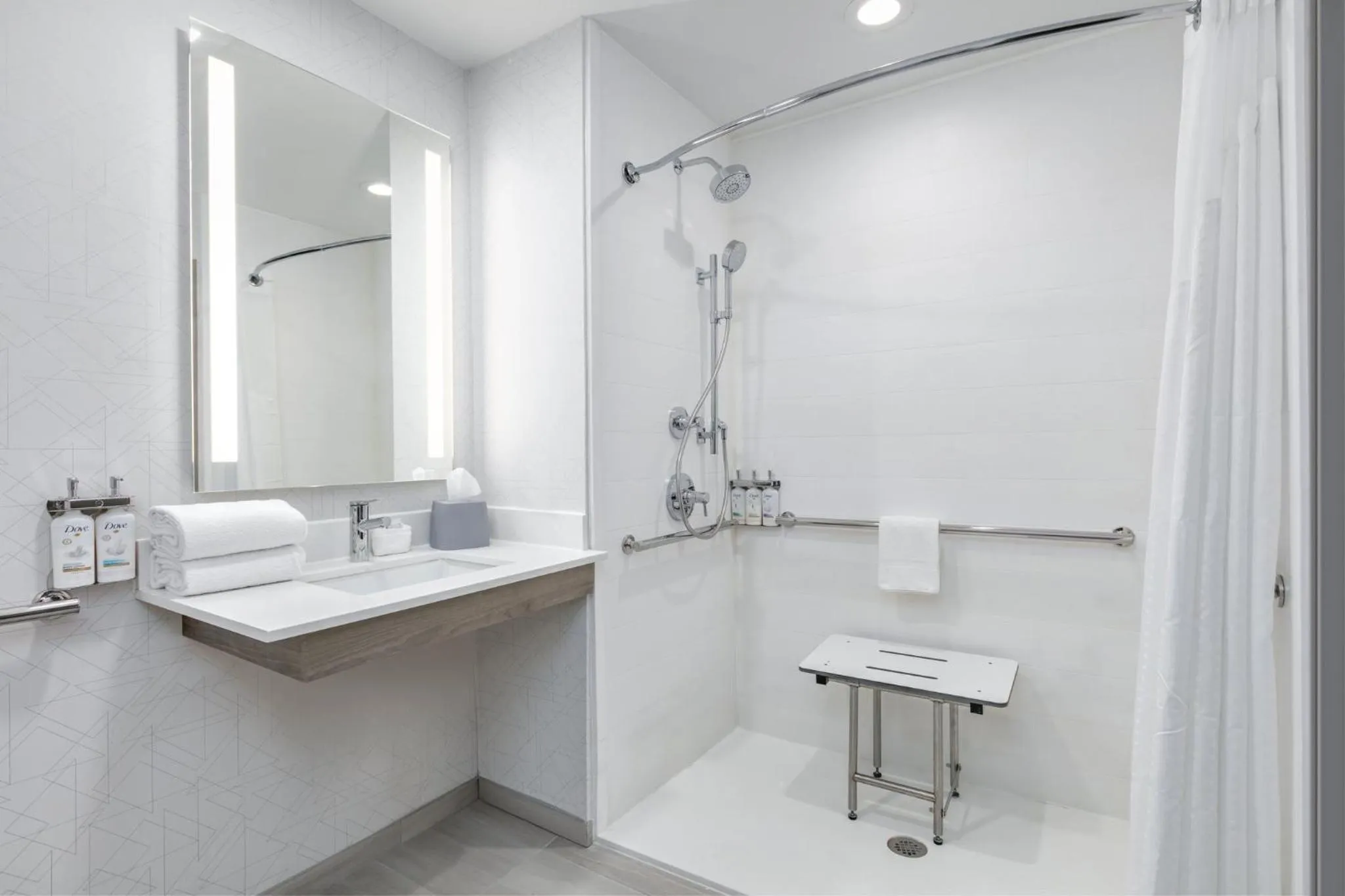 Photo of the whole room in Holiday Inn Express Hotel and Suites Valparaiso by IHG