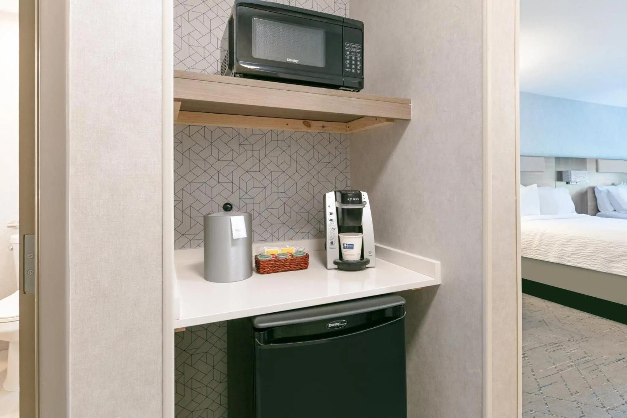 Photo of the whole room, Bed in Holiday Inn Express Hotel and Suites Valparaiso by IHG