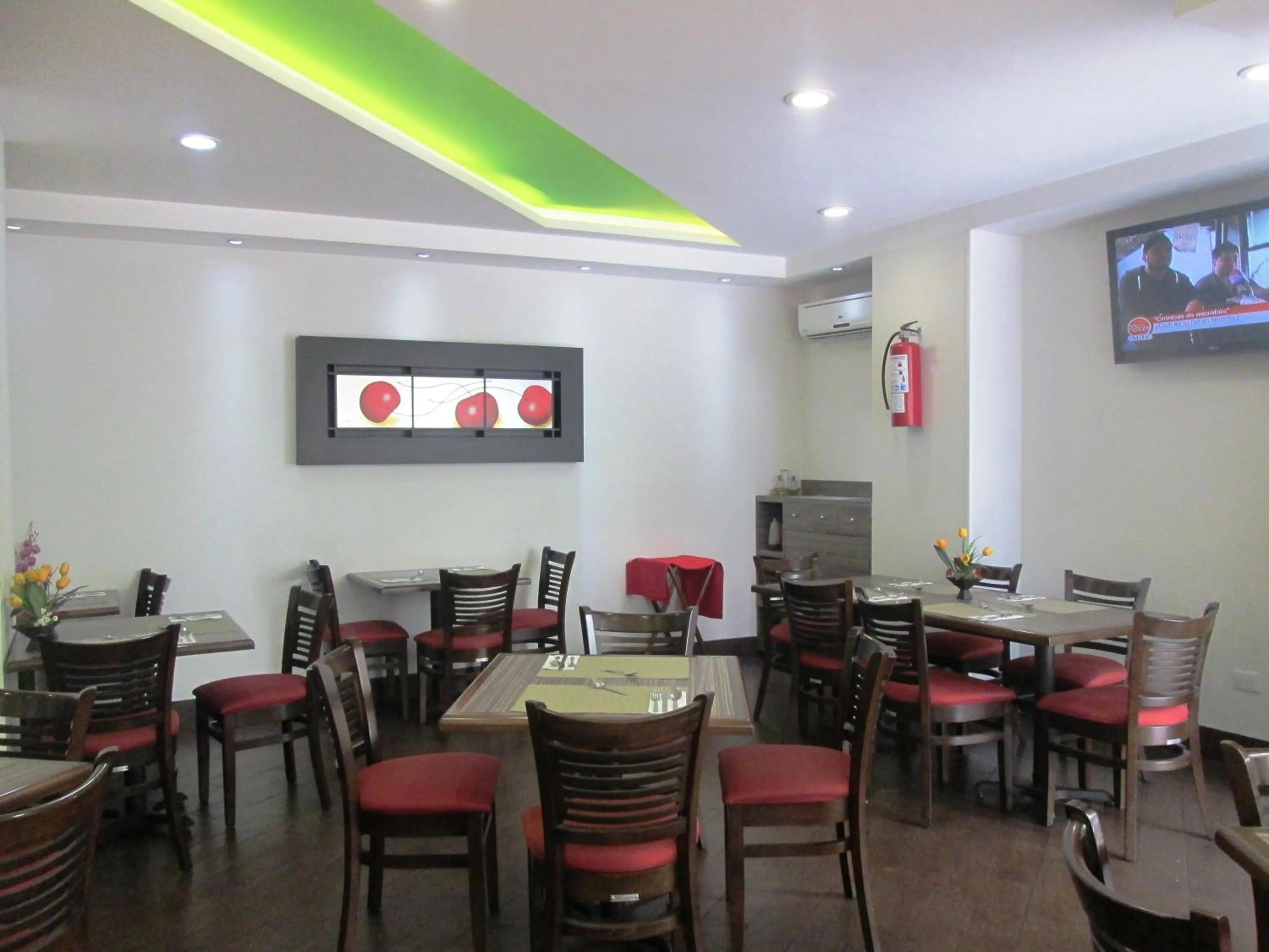 Restaurant/places to eat in Hotel Premier