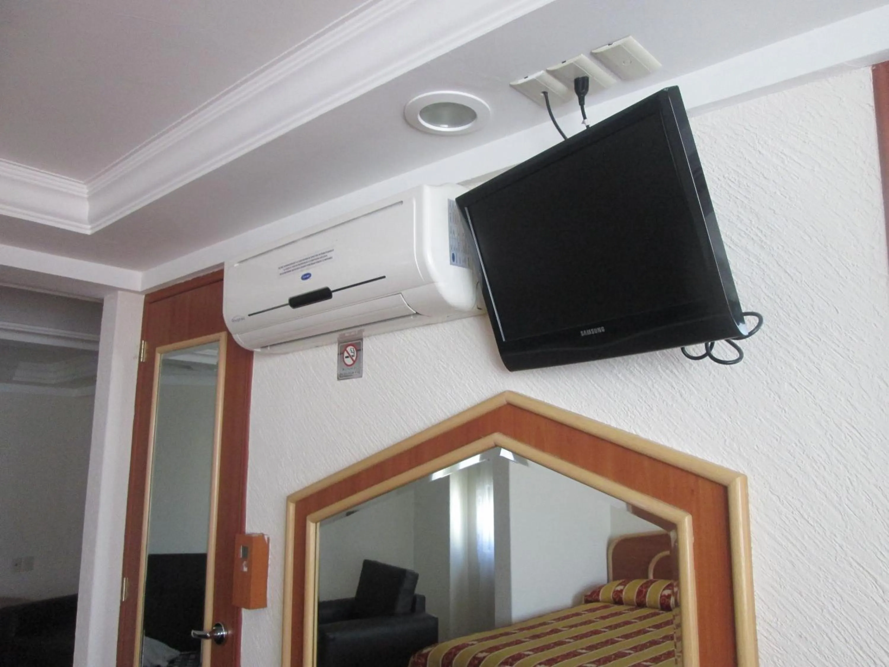 TV and multimedia in Hotel Premier