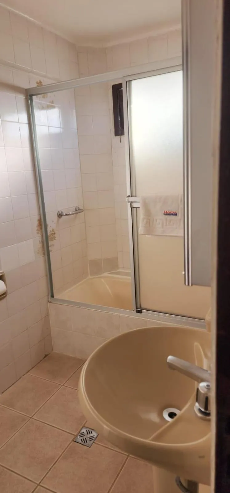 Shower in Hotel Carmen