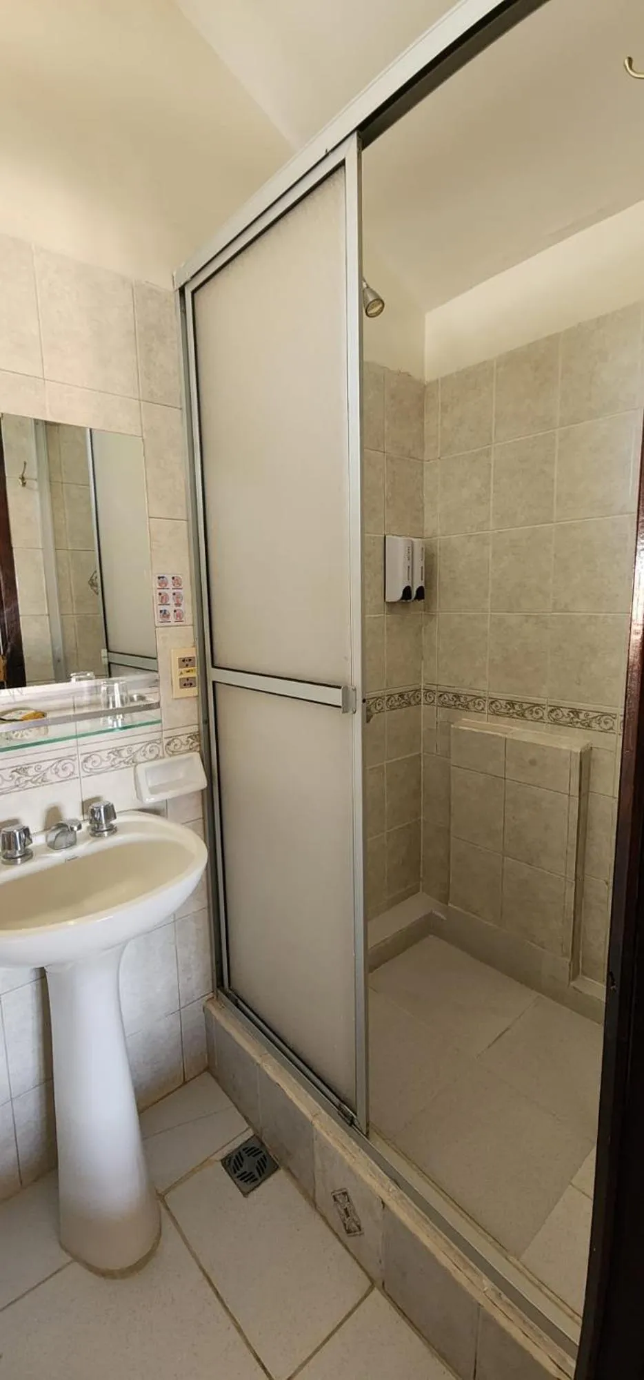 Shower in Hotel Carmen