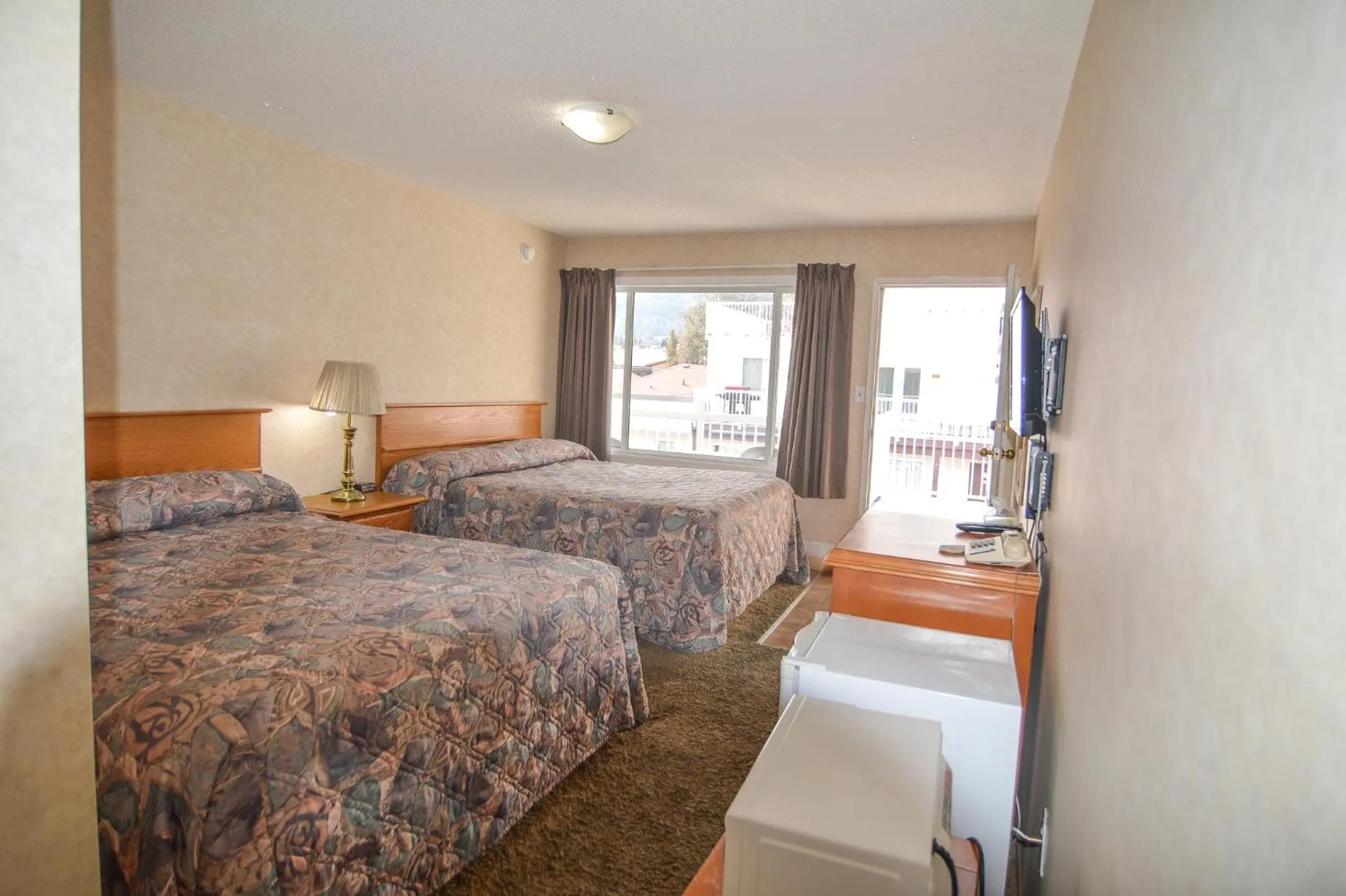 Bedroom, Bed in Shoreline Resort Condominiums