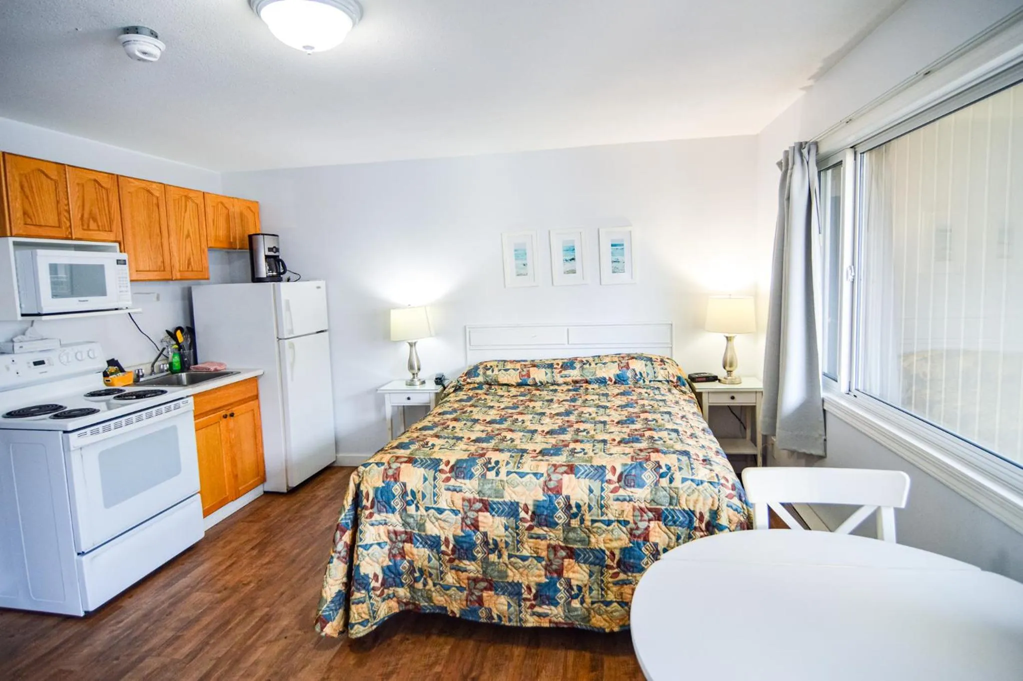Bedroom, Bed in Shoreline Resort Condominiums
