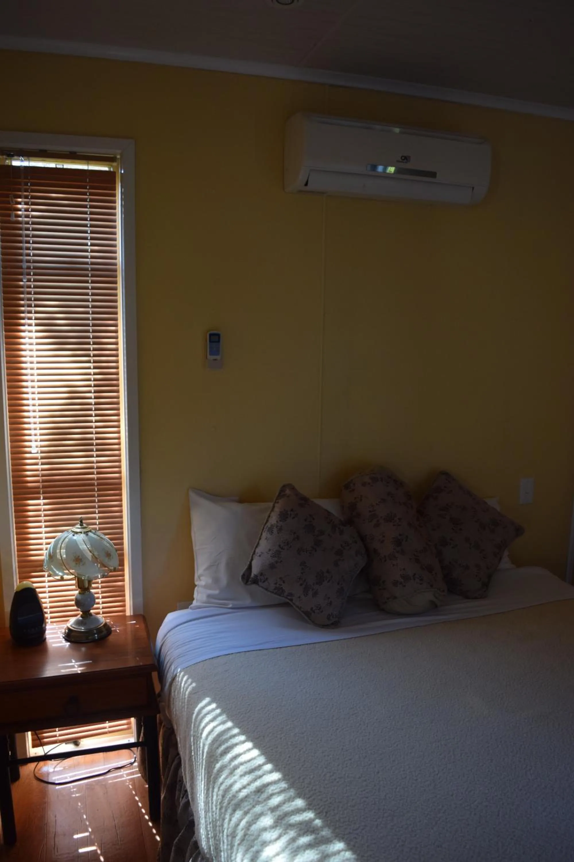 Bedroom, Bed in Atherton Holiday Park