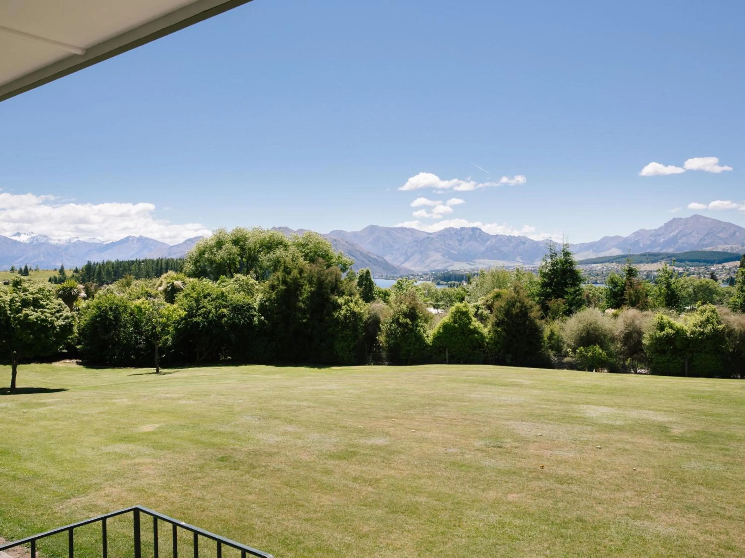 Garden view in Wanaka Top 10 Holiday Park