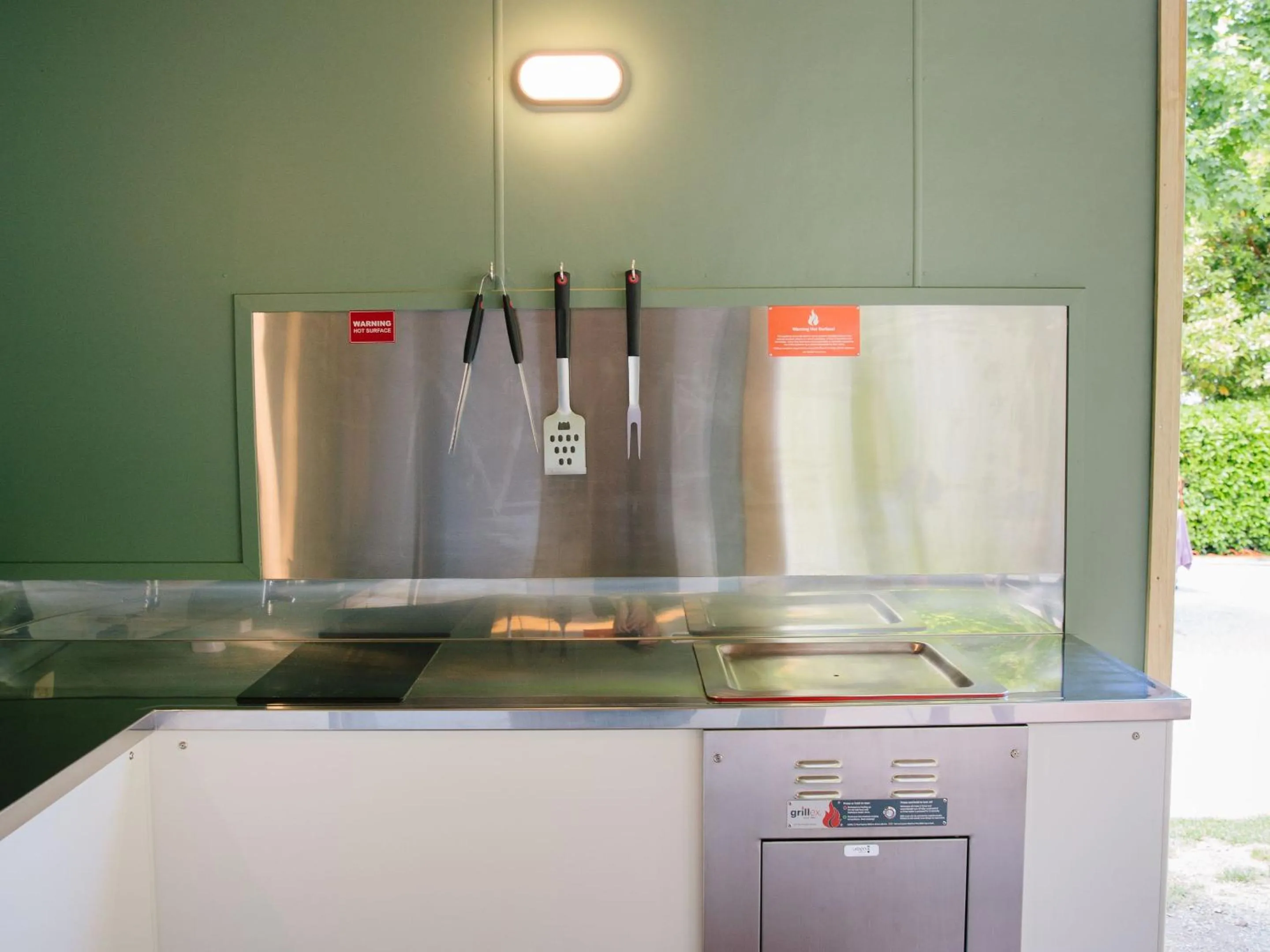 Communal kitchen in Wanaka Top 10 Holiday Park