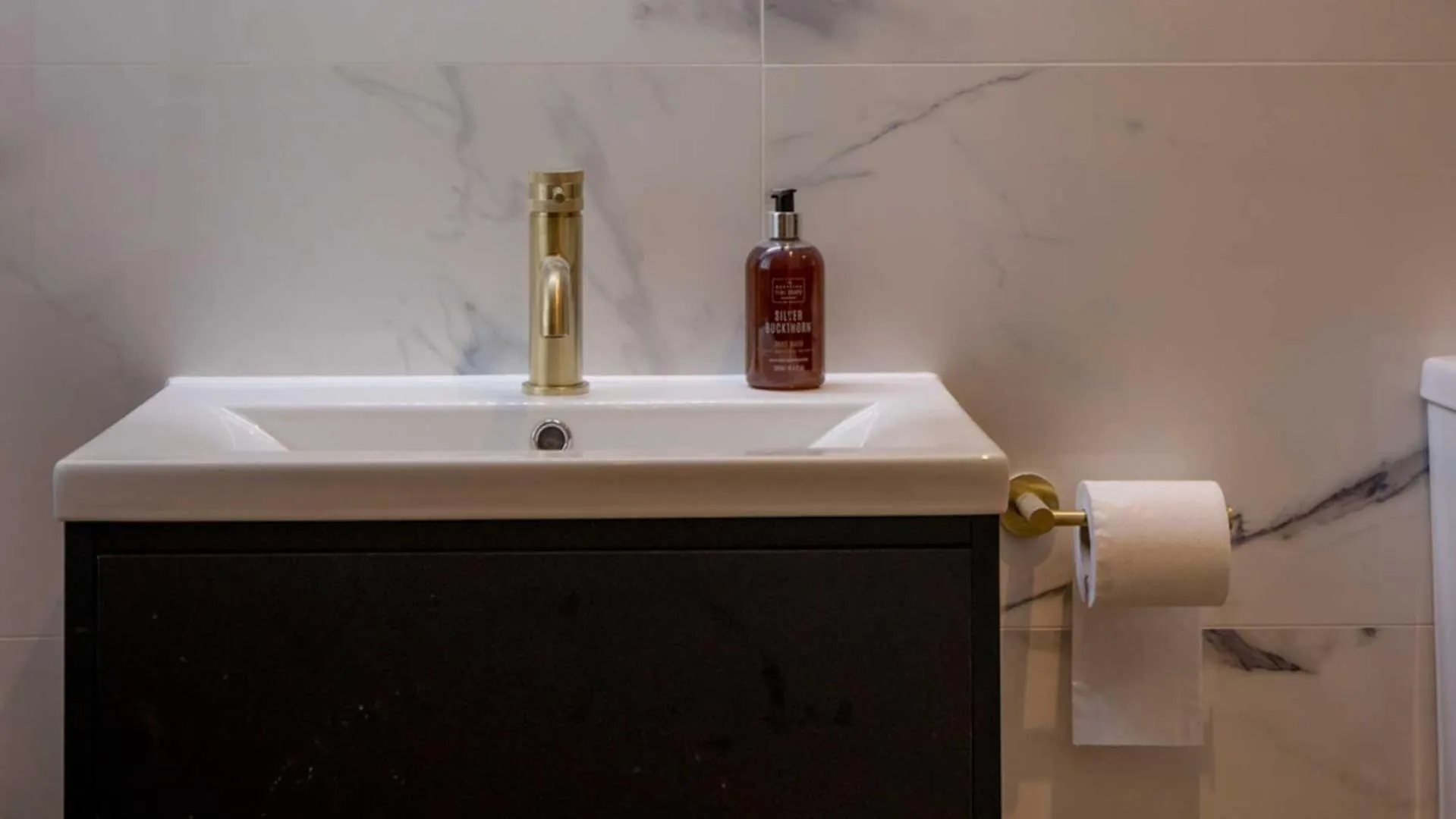 Bathroom in Brisbane House Hotel