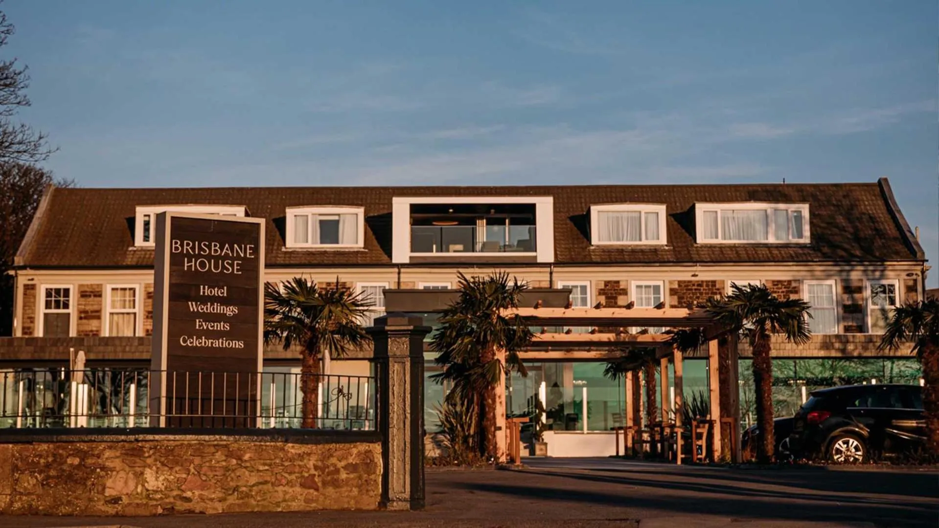 Property building in Brisbane House Hotel