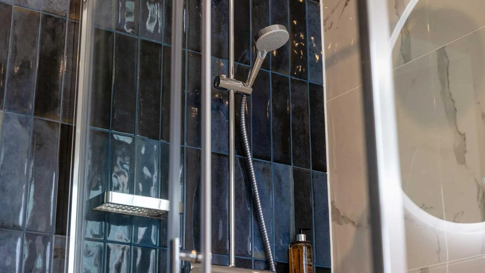 Shower in Brisbane House Hotel