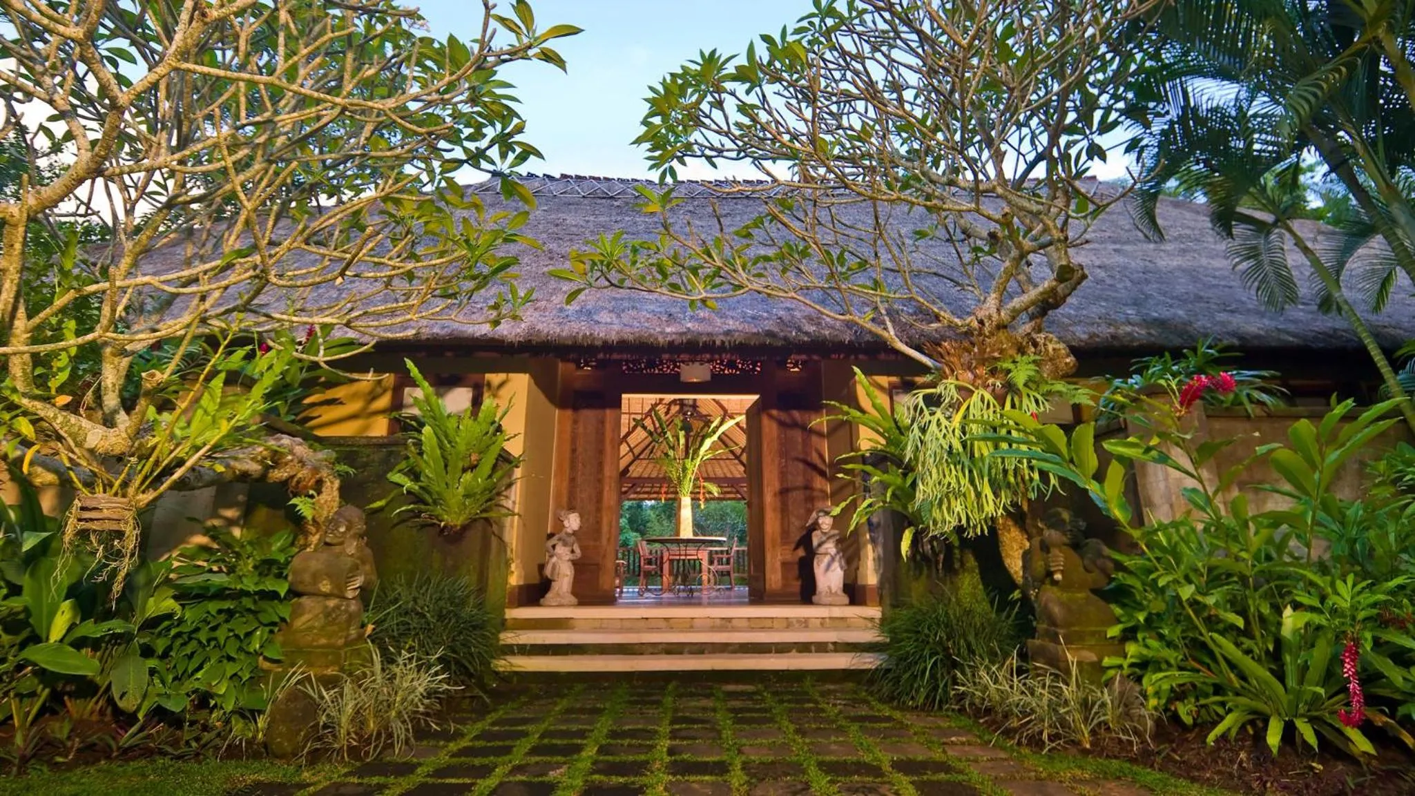 Property building in Villa Alamanda