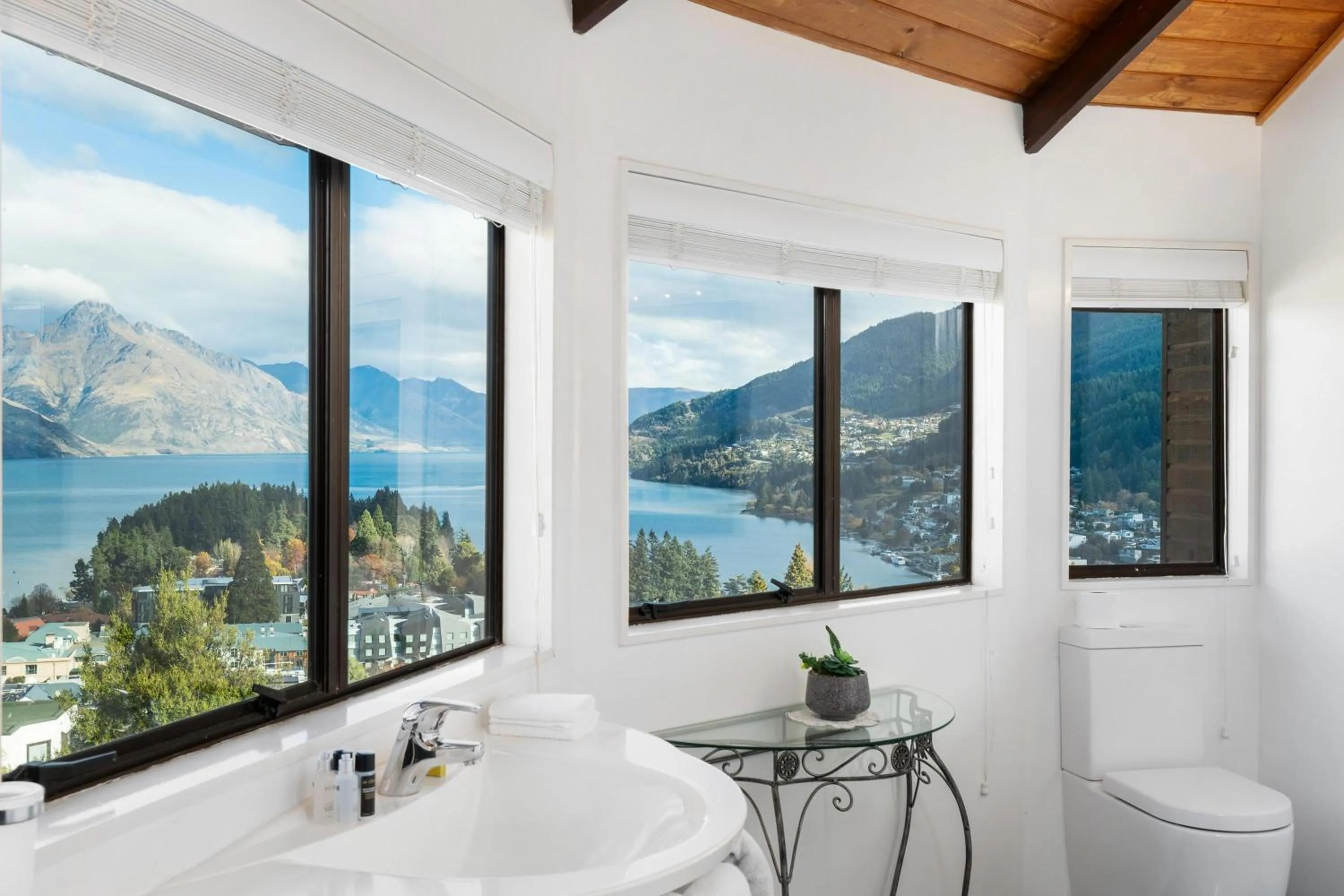Bathroom in Balmoral Lodge