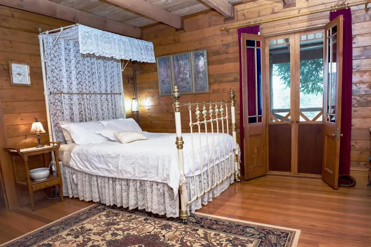 Miners One-Bedroom Cottage in Colby Cottages, Wooragee near Beechworth Miners One-Bedroom Cottage in Colby Cottages, Wooragee near Beechworth