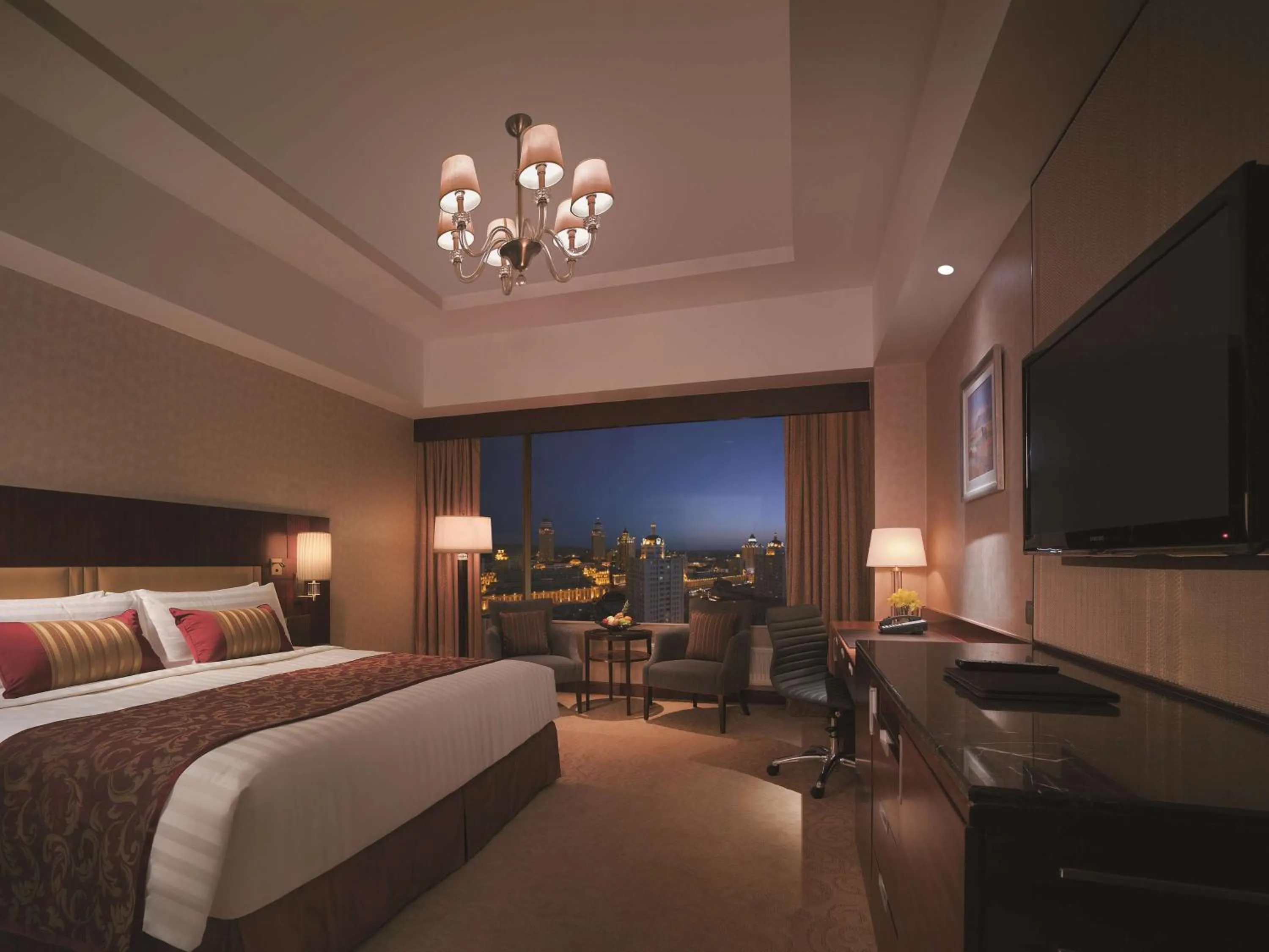 Photo of the whole room, Bed in Shangri-La Manzhouli