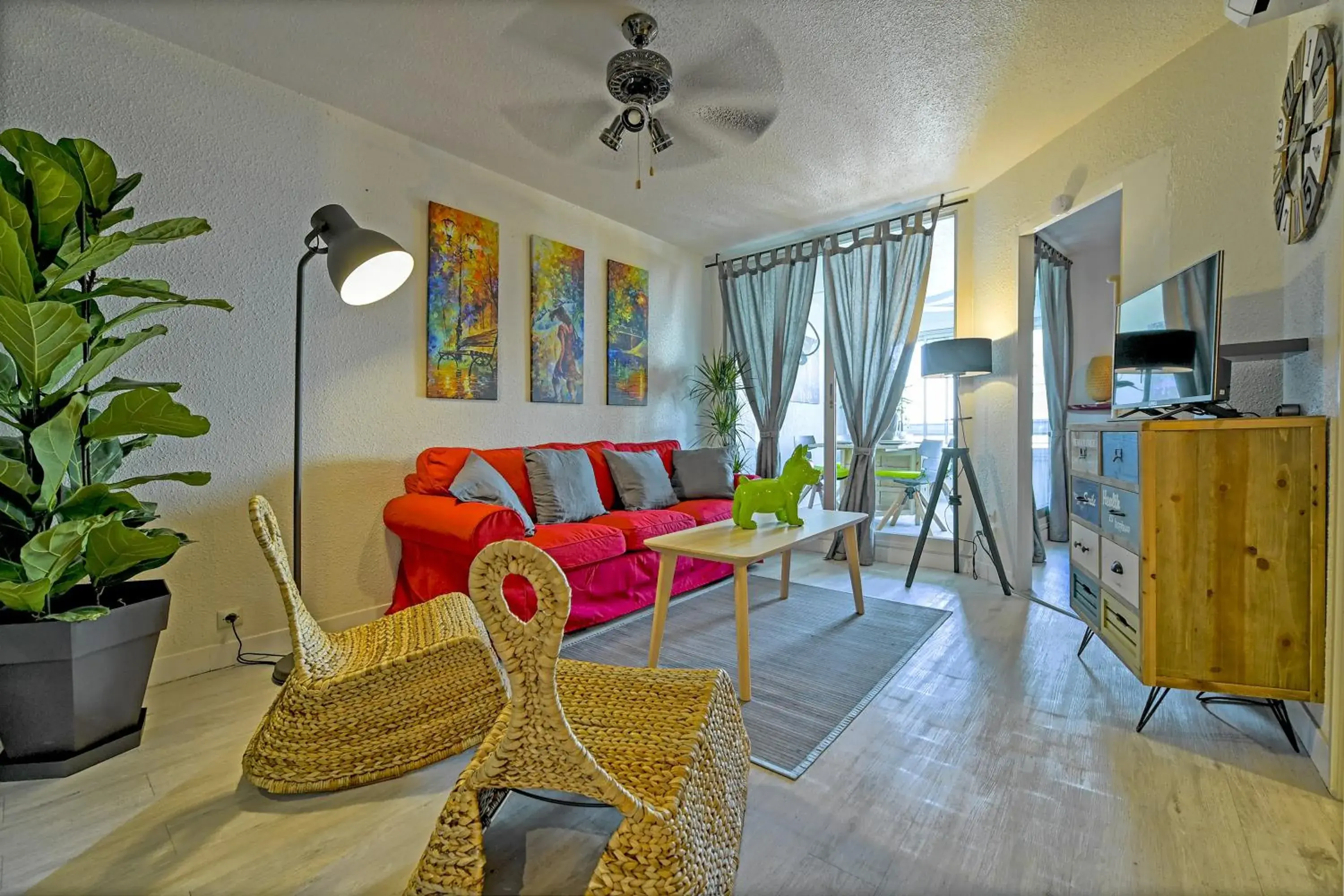T2 cosy de 41m2 à 400 m de la plage, résidence avec piscine. T2 cosy de 41m2 à 400 m de la plage, résidence avec piscine.